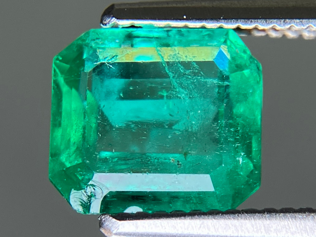 エメラルド 天然 1.110ct 中央宝石ソーティング付き 7.25㎜×6.39㎜×3.30㎜ ルース（ 裸石 ） 7707YY