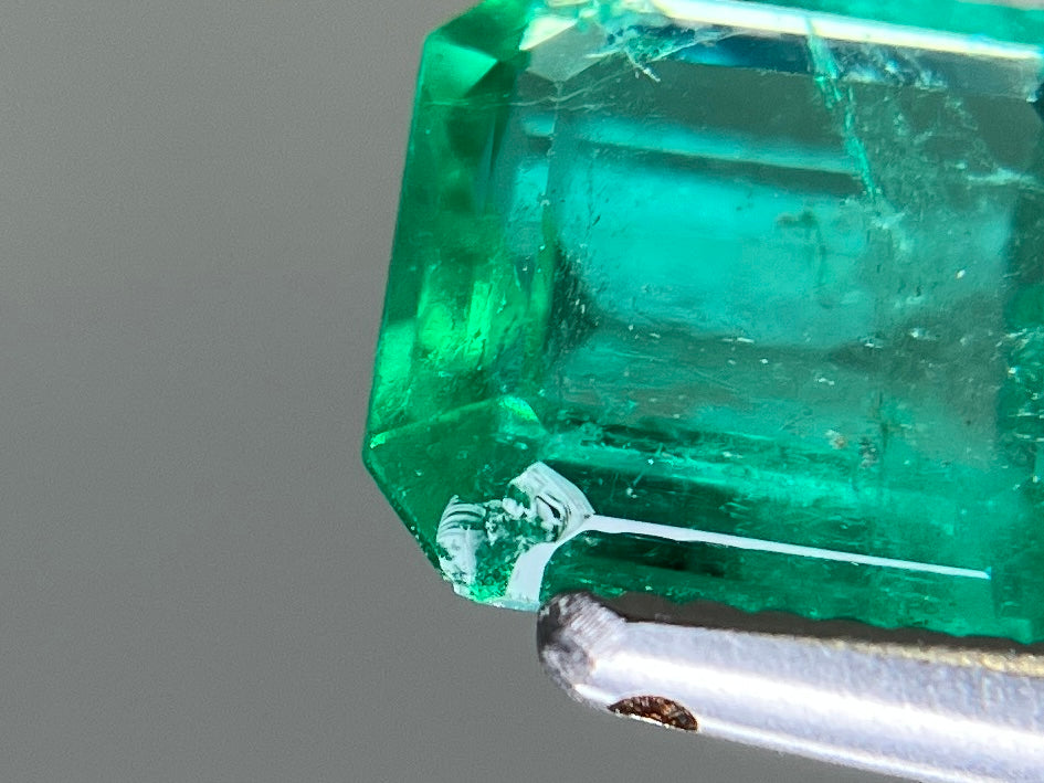 エメラルド 天然 1.110ct 中央宝石ソーティング付き 7.25㎜×6.39㎜×3.30㎜ ルース（ 裸石 ） 7707YY