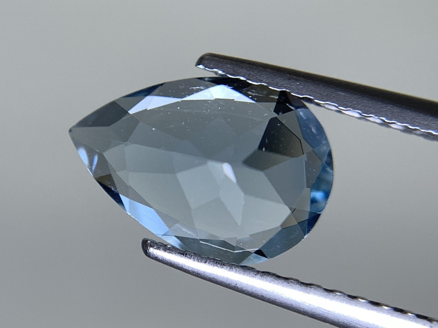 アクアマリン 天然 1.405ct 宝石ソーティング付き 10.2㎜×6.9㎜×4.1㎜ ルース（ 裸石 ） 6971Y