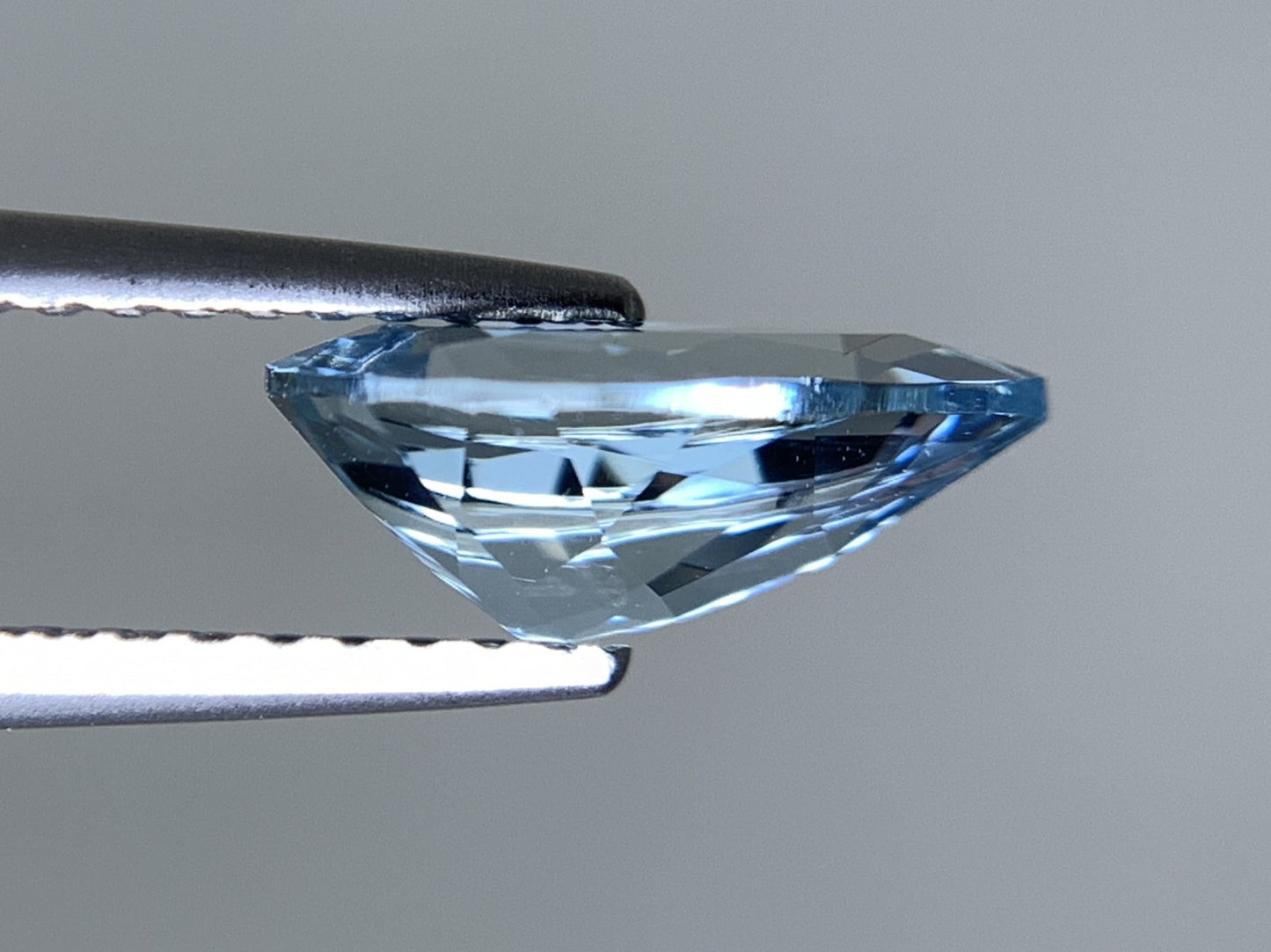 アクアマリン 天然 1.405ct 宝石ソーティング付き 10.2㎜×6.9㎜×4.1㎜ ルース（ 裸石 ） 6971Y