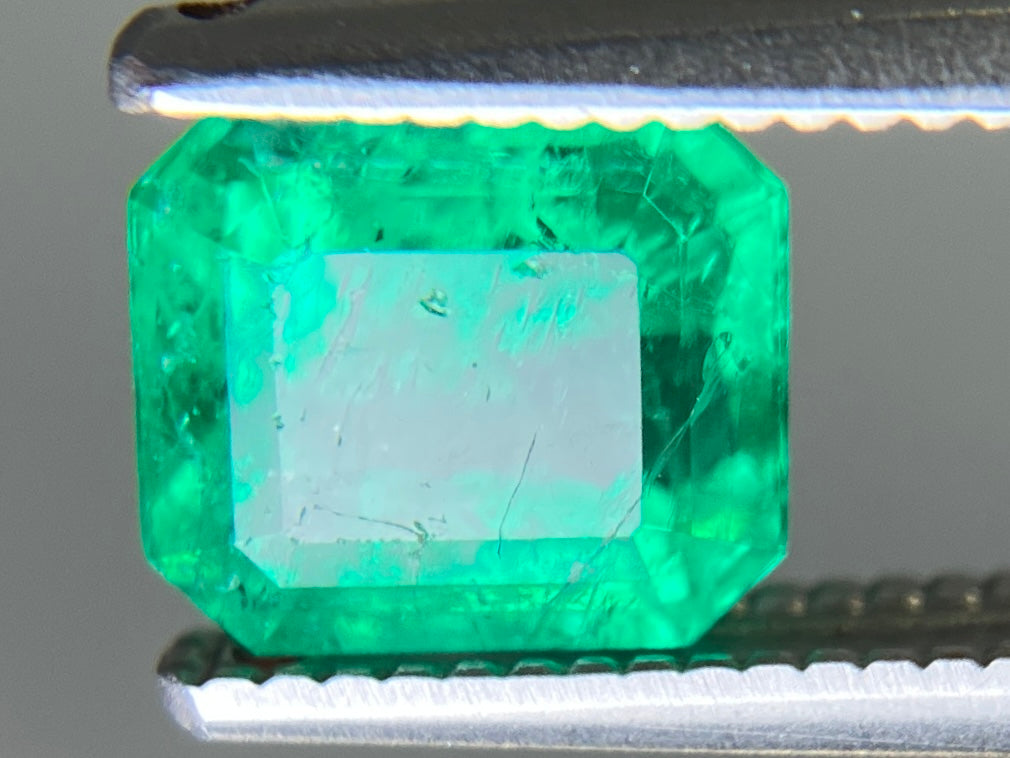 エメラルド 天然 1.171ct 中央宝石ソーティング付き 6.53㎜×5.95㎜×4.24㎜ ルース（ 裸石 ） 7774YY