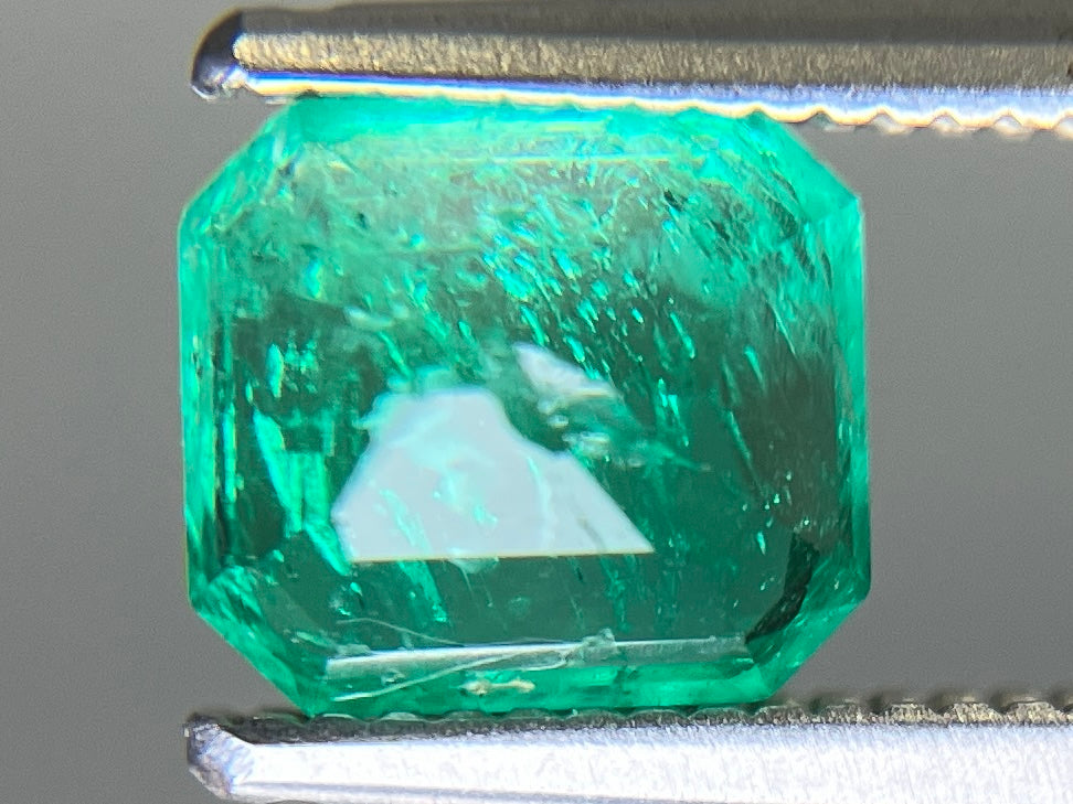 エメラルド 天然 1.171ct 中央宝石ソーティング付き 6.53㎜×5.95㎜×4.24㎜ ルース（ 裸石 ） 7774YY