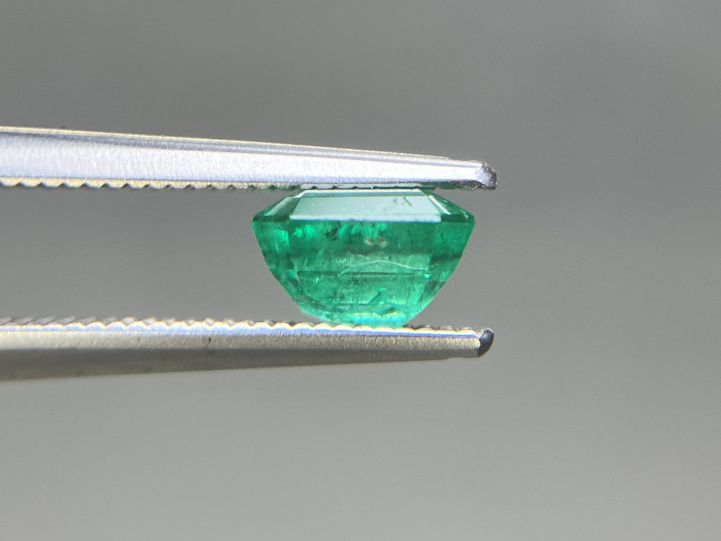 エメラルド 天然 1.171ct 中央宝石ソーティング付き 6.53㎜×5.95㎜×4.24㎜ ルース（ 裸石 ） 7774YY