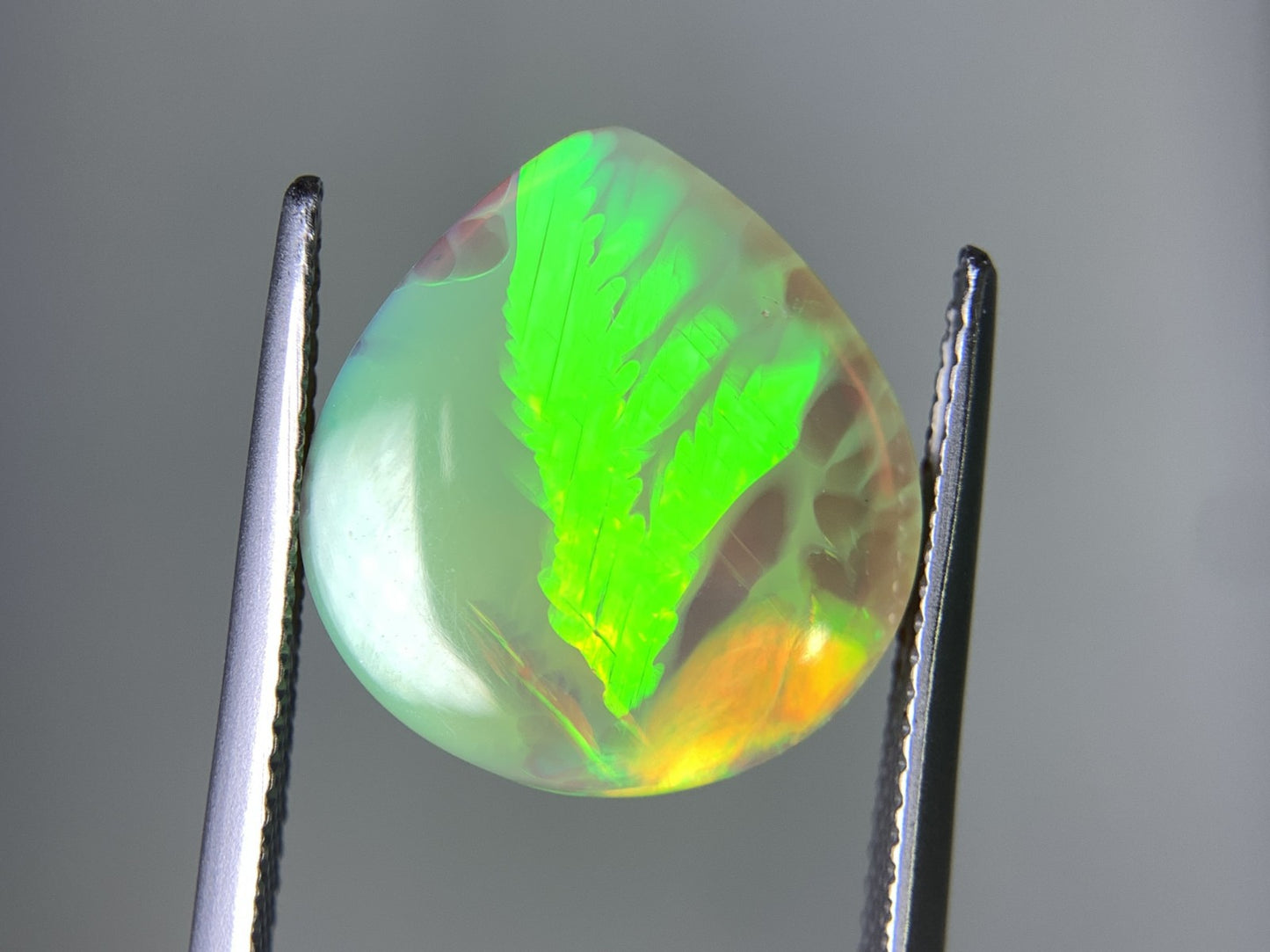 ハニカムオパール 7.687ct 宝石ソーティング付き  16.3㎜×15.2㎜×7.3㎜  ルース（ 裸石 ） 2636Y