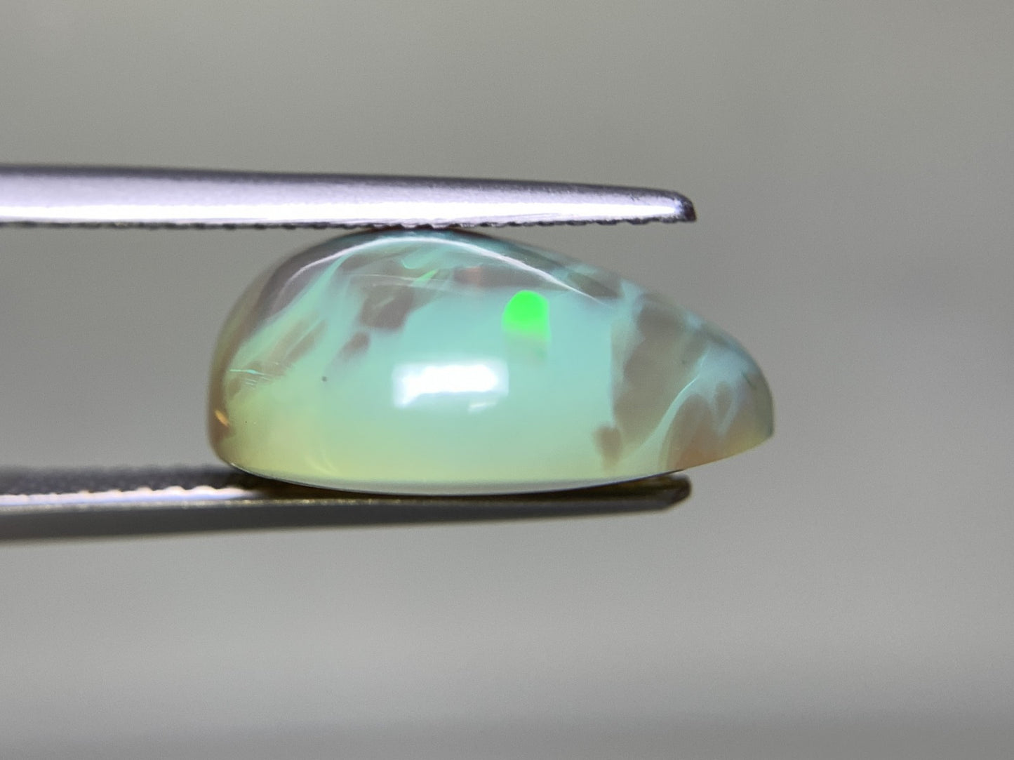 ハニカムオパール 7.687ct 宝石ソーティング付き  16.3㎜×15.2㎜×7.3㎜  ルース（ 裸石 ） 2636Y