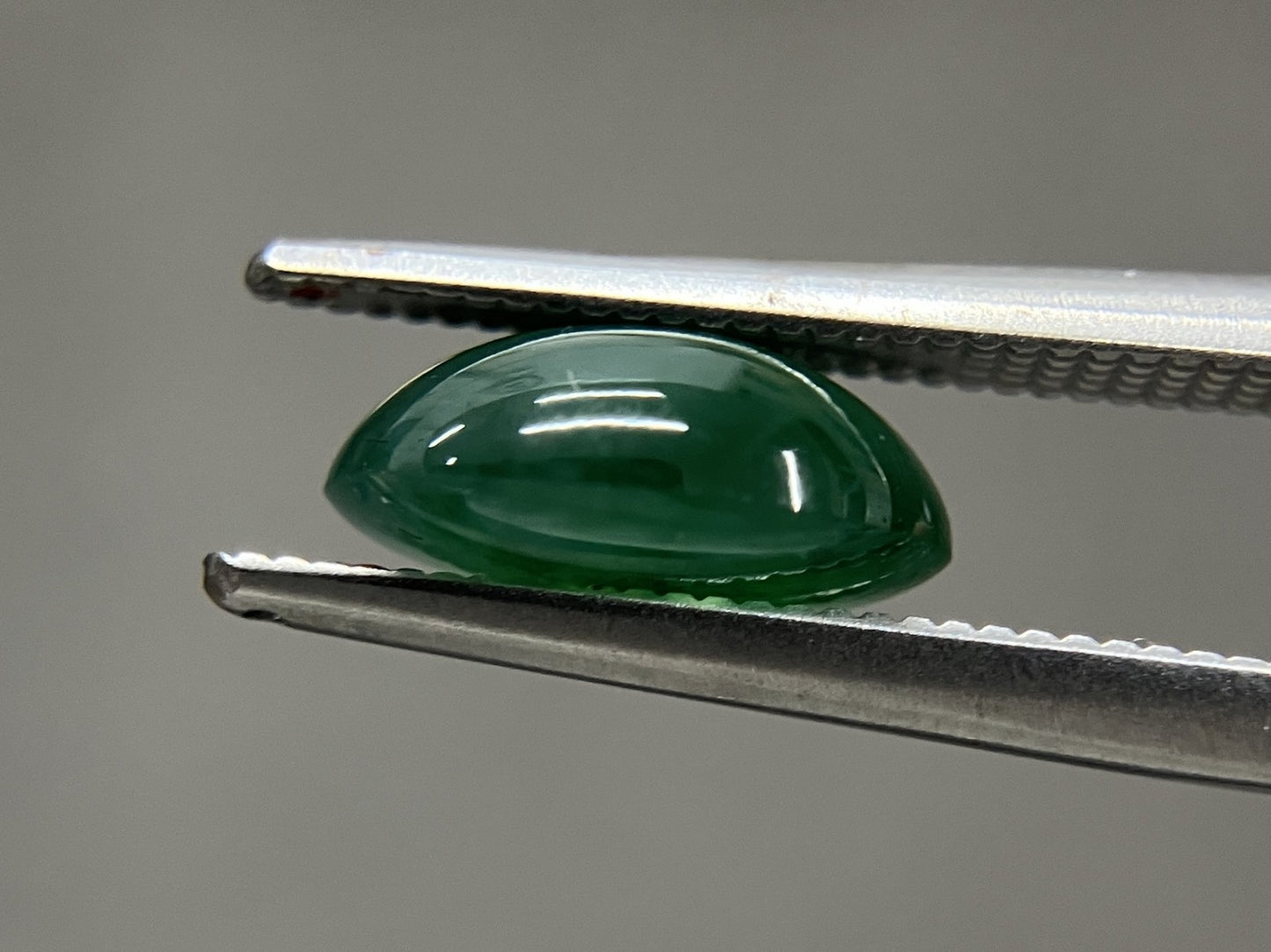 翡翠　ひすい　ジェイダイト 2.936ct 中央宝石ソーティング付き 9.8㎜×8.0㎜×4.3㎜ ルース（ 裸石 ） 3418S