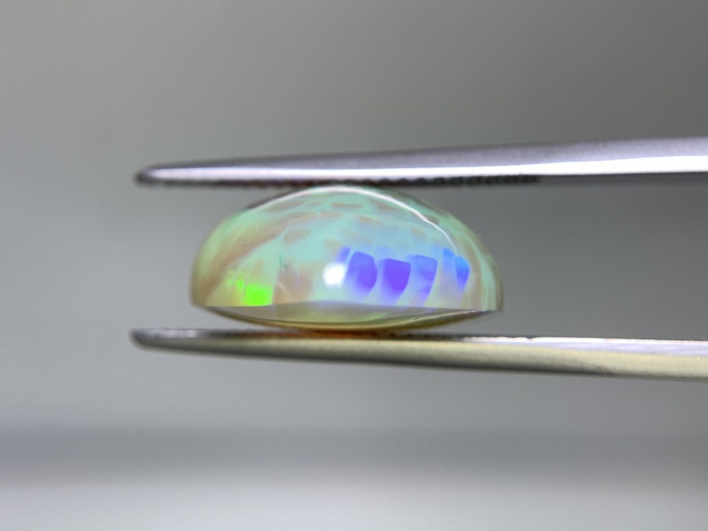 ハニカムオパール 7.687ct 宝石ソーティング付き  16.3㎜×15.2㎜×7.3㎜  ルース（ 裸石 ） 2636Y