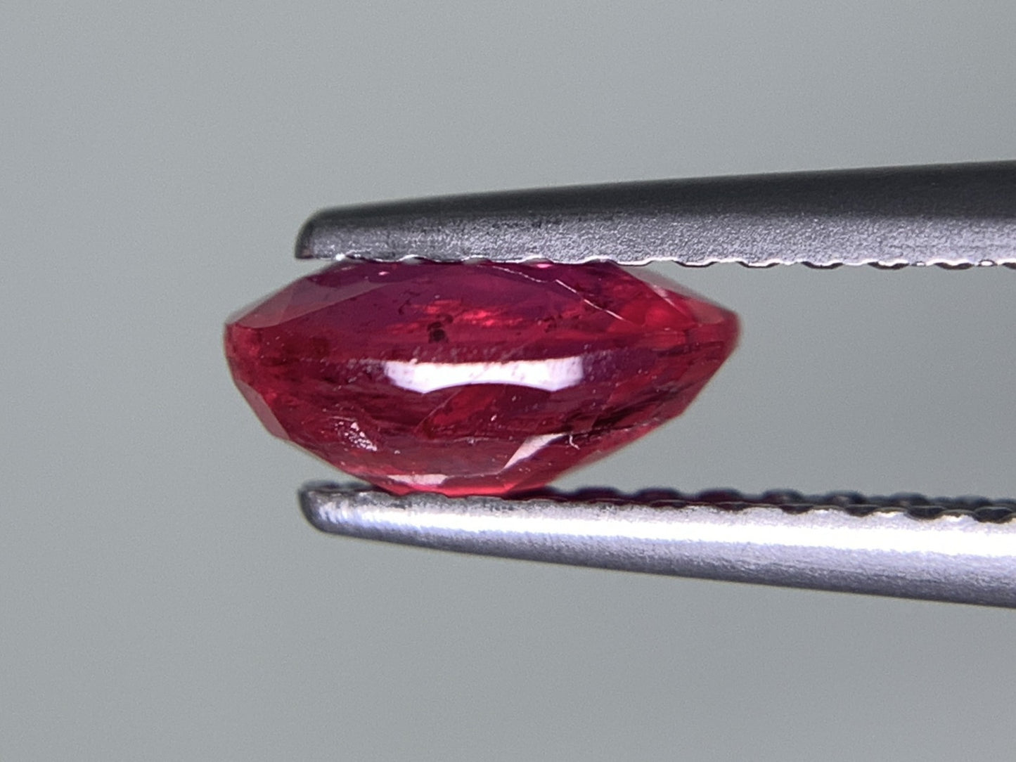 ルビー 天然 1.155ct 宝石ソーティング付き 7.0㎜×5.2㎜×3.3㎜ ルース（ 裸石 ） 8155Y