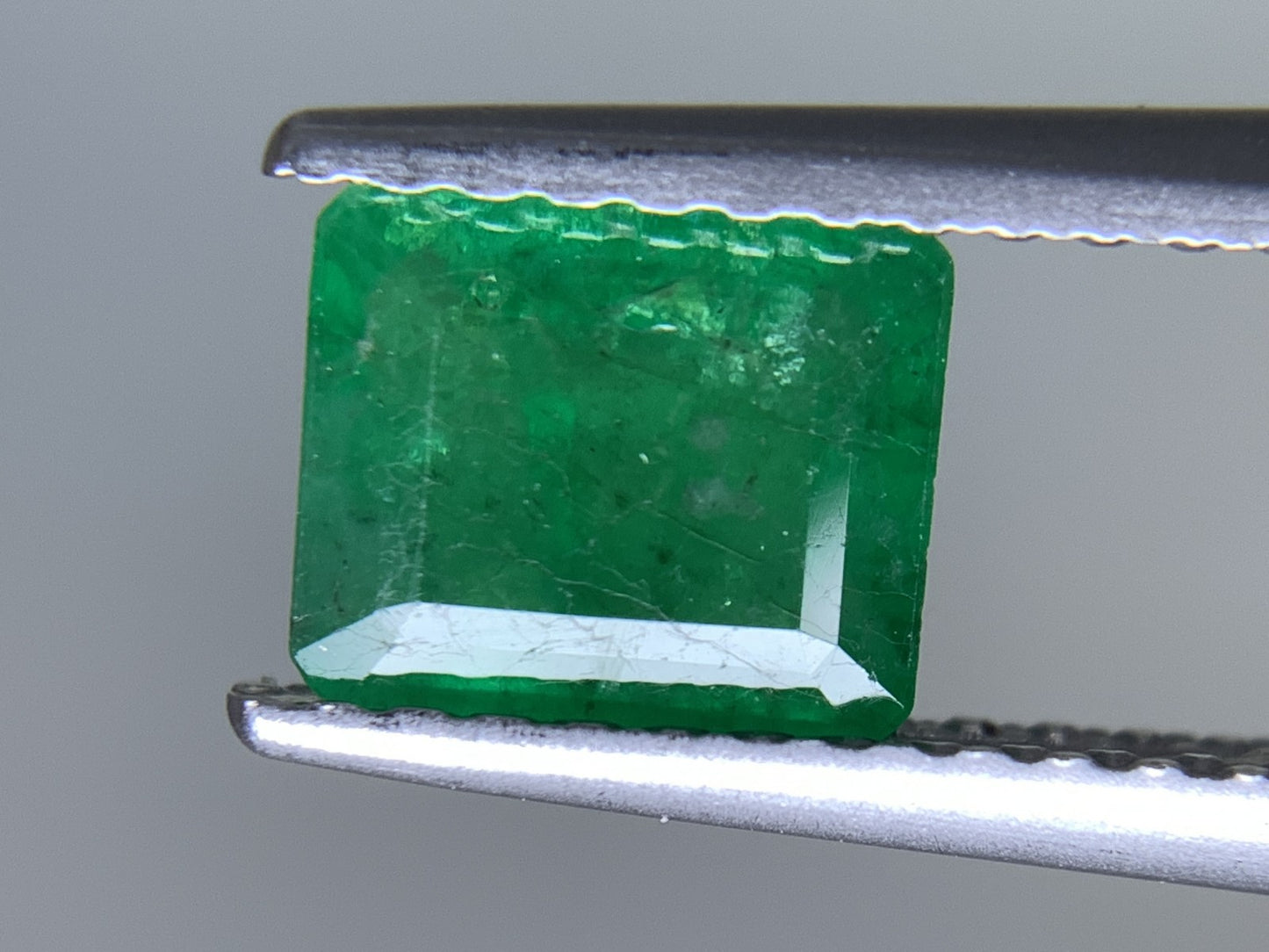 エメラルド 天然 0.874ct 中央宝石ソーティング付き 6.40㎜×5.36㎜×3.02㎜ 天然 ルース（ 裸石 ） 5349Y