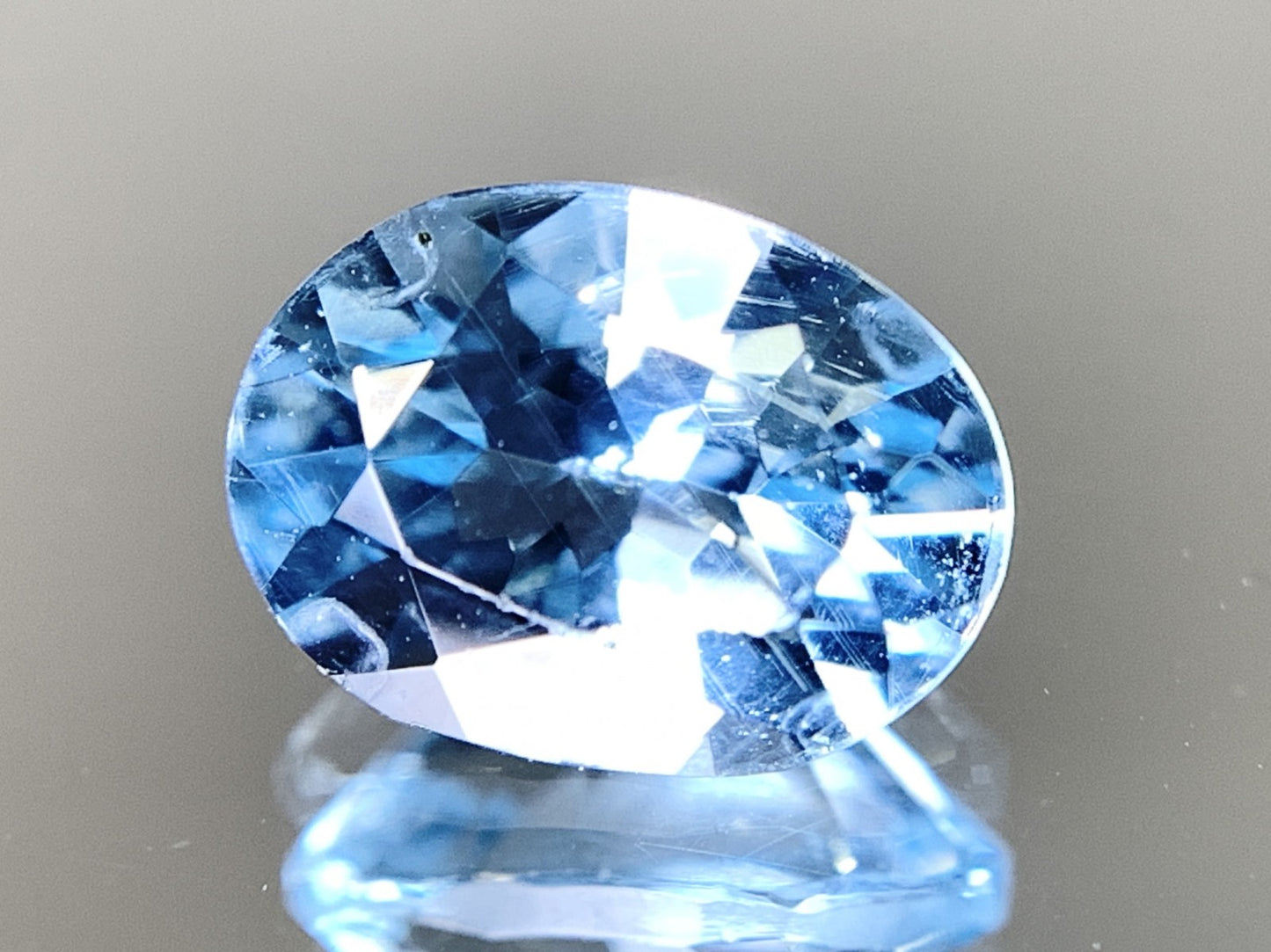 アクアマリン 天然 1.375ct 宝石ソーティング付き 8.3㎜×6.2㎜×4.7㎜ ルース（ 裸石 ） 6980Y