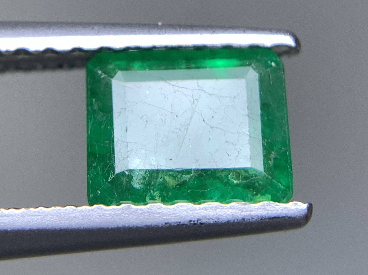 エメラルド 天然 0.874ct 中央宝石ソーティング付き 6.40㎜×5.36㎜×3.02㎜ 天然 ルース（ 裸石 ） 5349Y