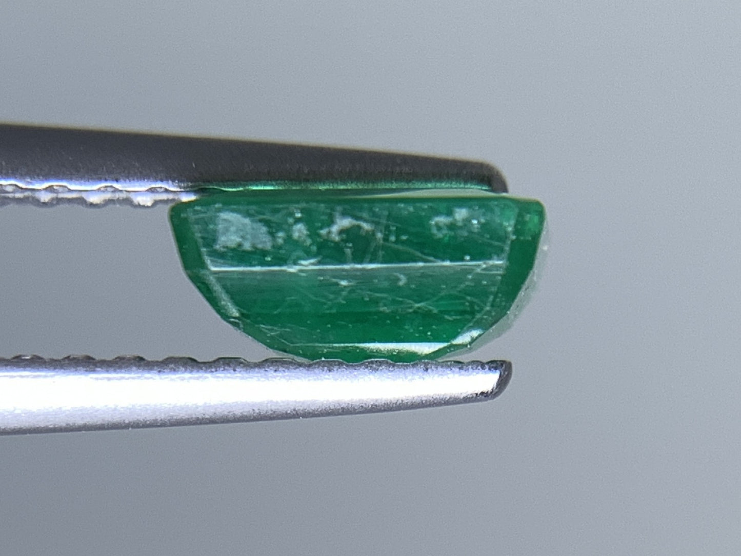 エメラルド 天然 0.874ct 中央宝石ソーティング付き 6.40㎜×5.36㎜×3.02㎜ 天然 ルース（ 裸石 ） 5349Y