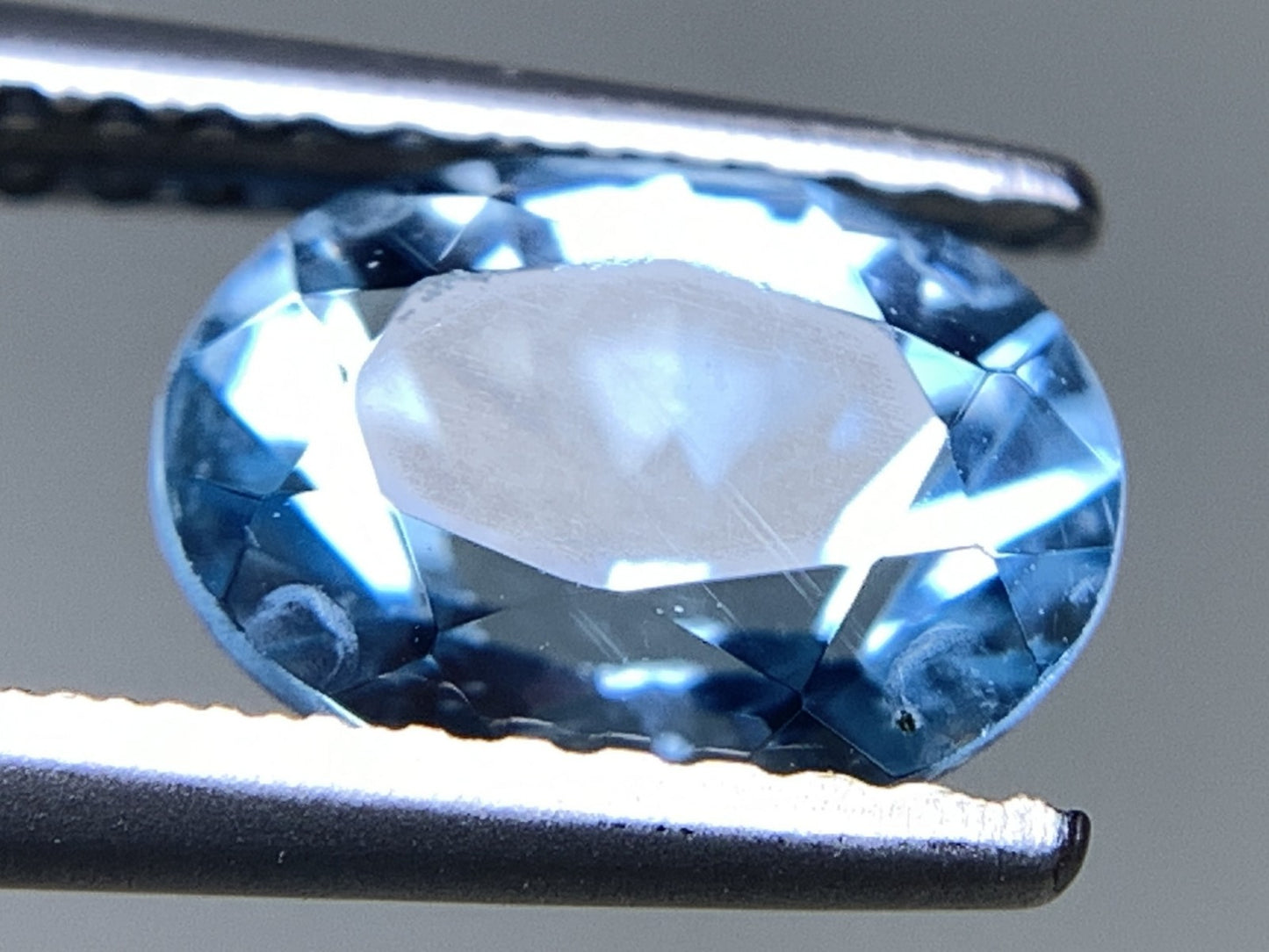 アクアマリン 天然 1.375ct 宝石ソーティング付き 8.3㎜×6.2㎜×4.7㎜ ルース（ 裸石 ） 6980Y
