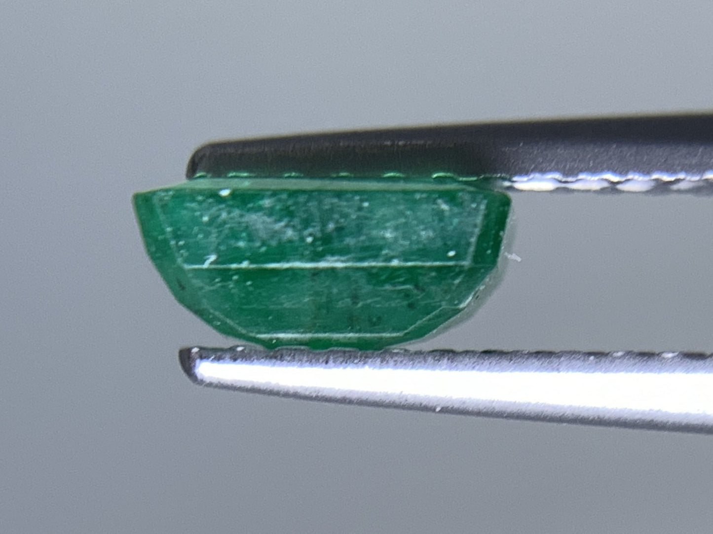エメラルド 天然 0.874ct 中央宝石ソーティング付き 6.40㎜×5.36㎜×3.02㎜ 天然 ルース（ 裸石 ） 5349Y