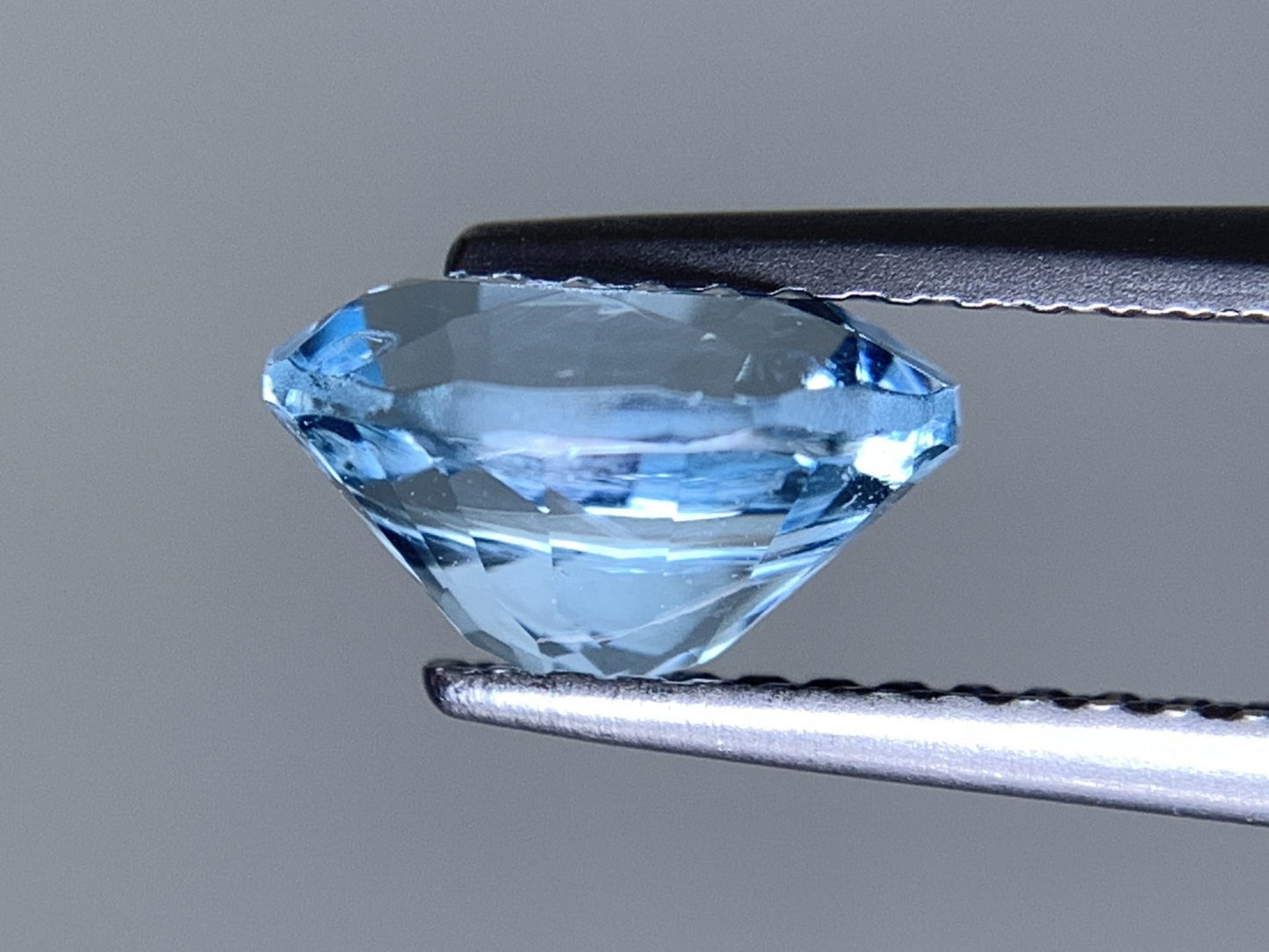 アクアマリン 天然 1.375ct 宝石ソーティング付き 8.3㎜×6.2㎜×4.7㎜ ルース（ 裸石 ） 6980Y