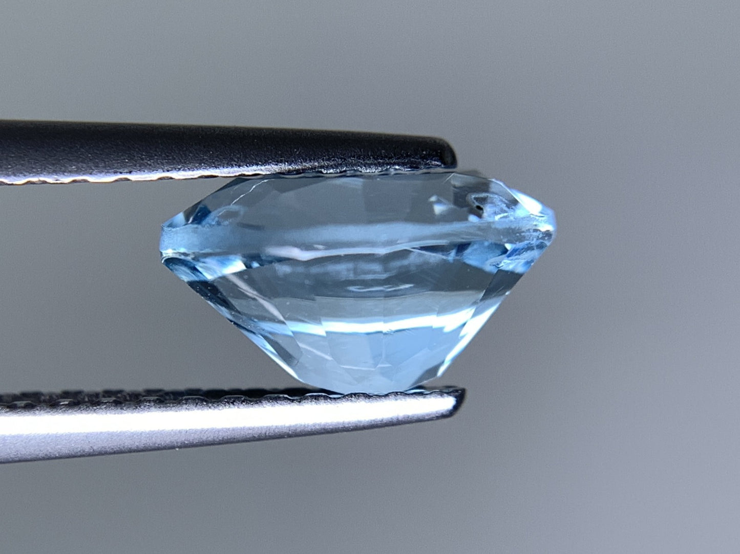 アクアマリン 天然 1.375ct 宝石ソーティング付き 8.3㎜×6.2㎜×4.7㎜ ルース（ 裸石 ） 6980Y