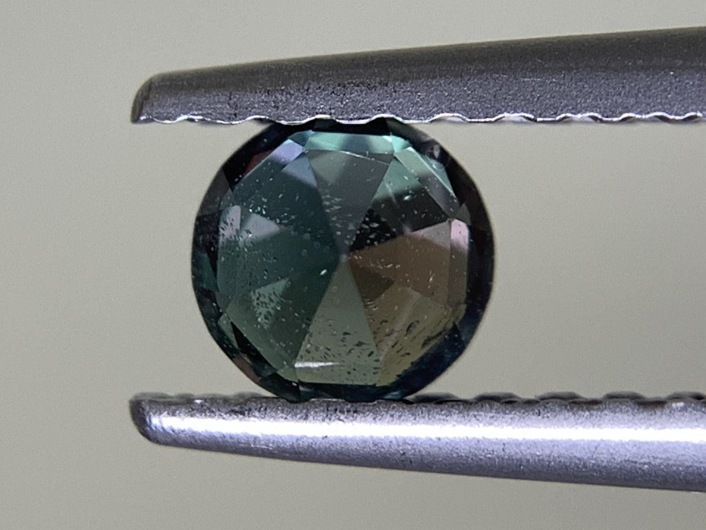 アレキサンドライト  0.330ct  宝石ソーティング付き  4.12㎜×4.04㎜×2.76㎜  ルース（ 裸石 ） 3083Y