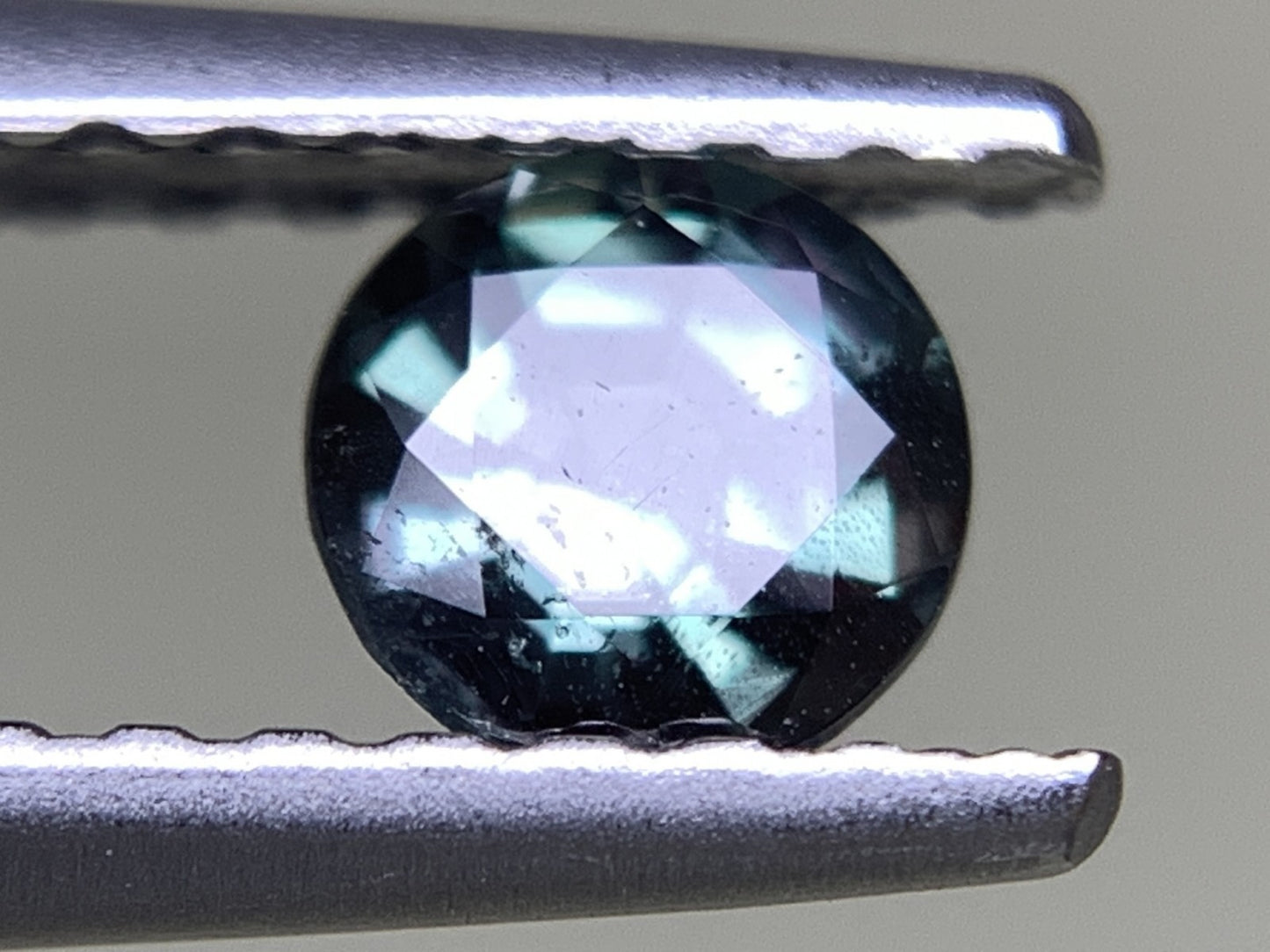 アレキサンドライト  0.330ct  宝石ソーティング付き  4.12㎜×4.04㎜×2.76㎜  ルース（ 裸石 ） 3083Y