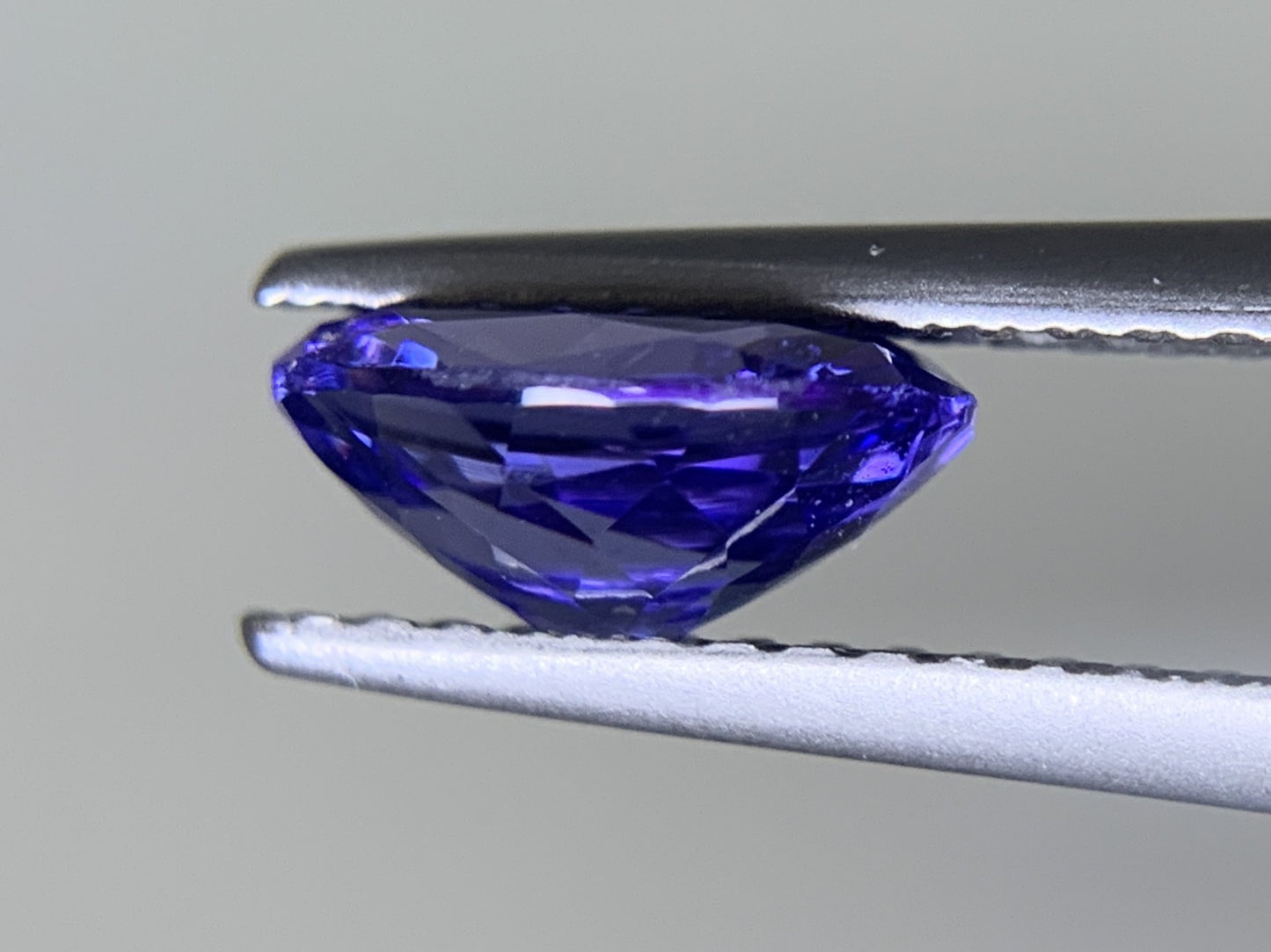 タンザナイト 1.211ct  宝石ソーティング付き  7.8㎜×6.0㎜×3.6㎜  ルース（ 裸石 ） 2109Y