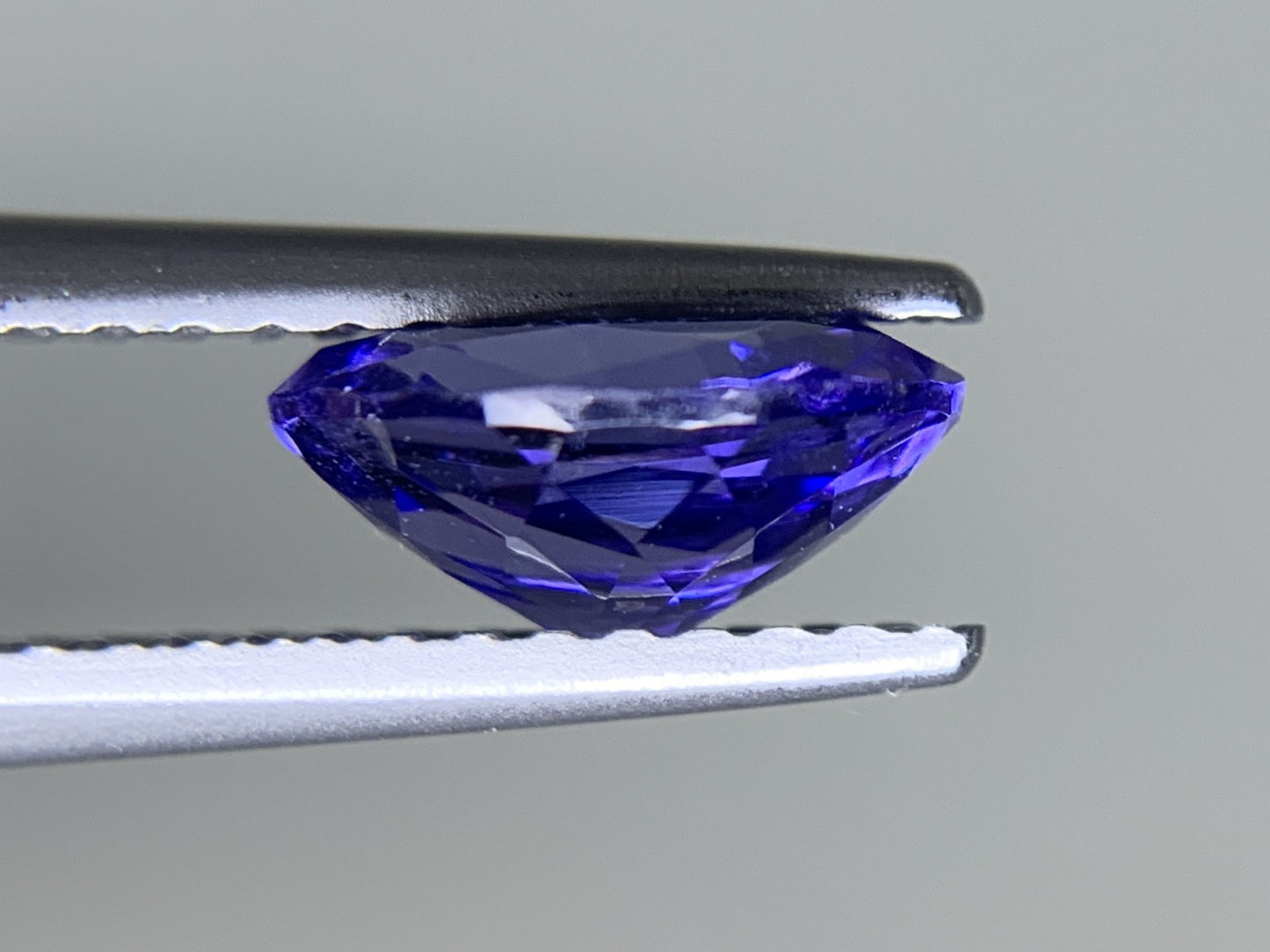 タンザナイト 1.211ct  宝石ソーティング付き  7.8㎜×6.0㎜×3.6㎜  ルース（ 裸石 ） 2109Y