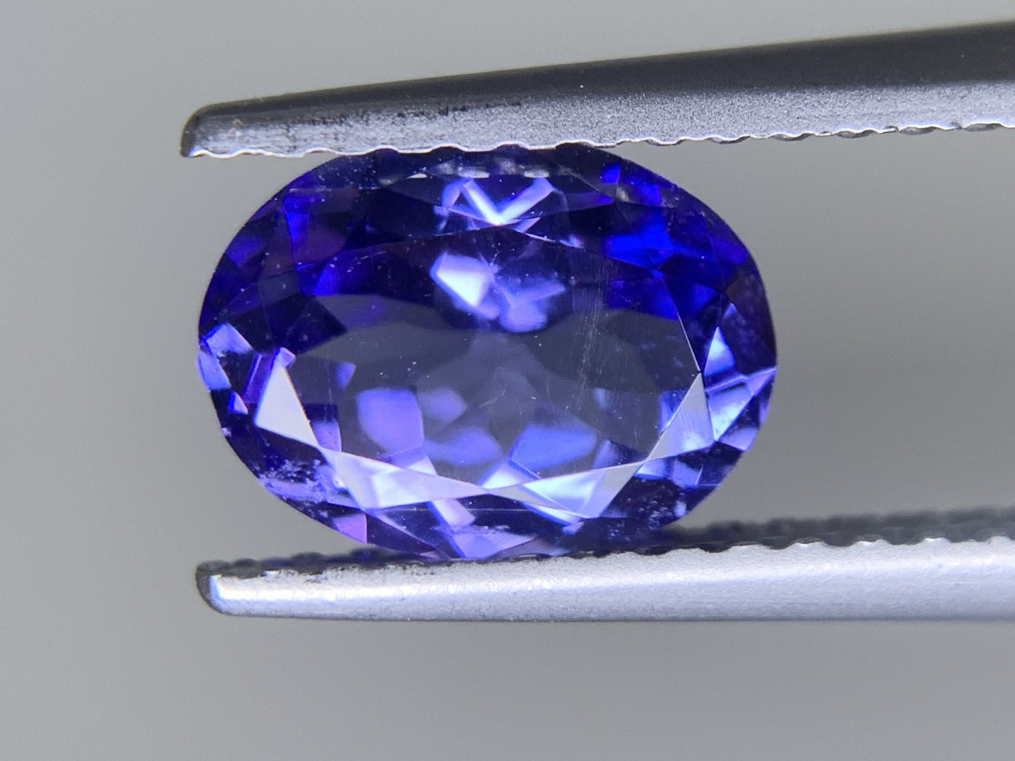 タンザナイト 1.211ct  宝石ソーティング付き  7.8㎜×6.0㎜×3.6㎜  ルース（ 裸石 ） 2109Y
