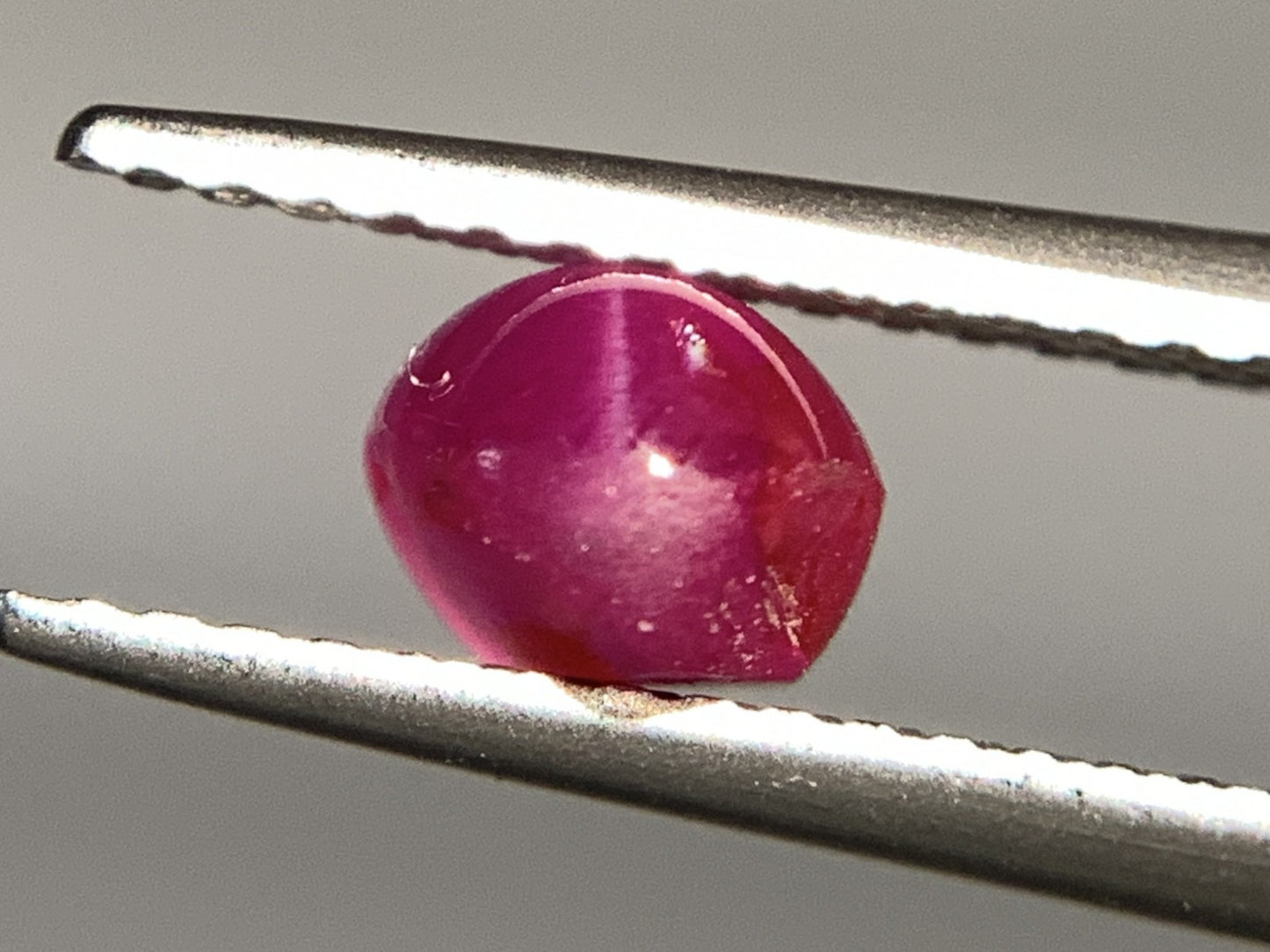 スタールビー 1.615ct 宝石ソーティング付き  6.4㎜×5.3㎜×4.3㎜  ルース（ 裸石 ） 3070Y