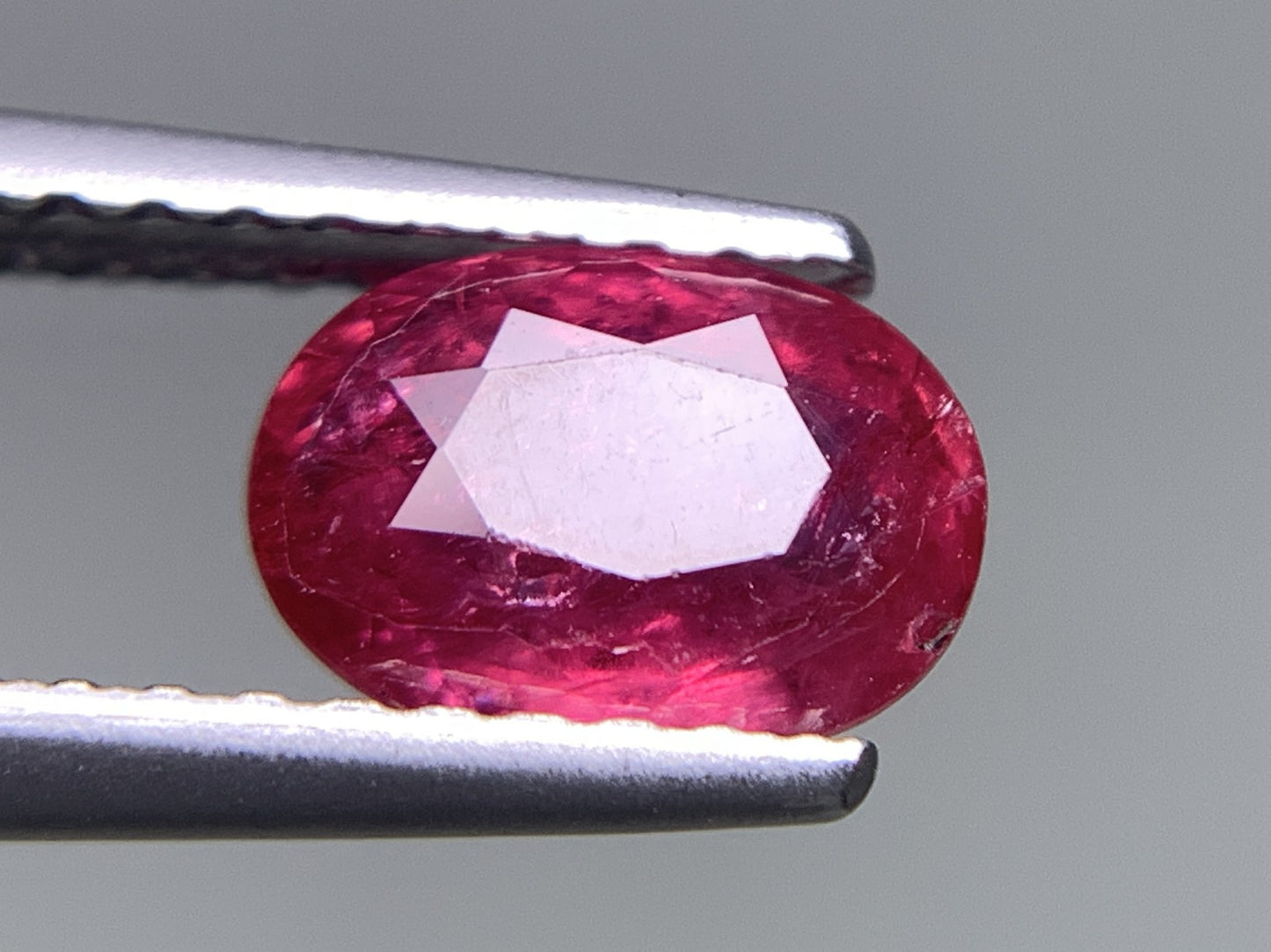 ルビー 天然 1.155ct 宝石ソーティング付き 7.0㎜×5.2㎜×3.3㎜ ルース（ 裸石 ） 8155Y