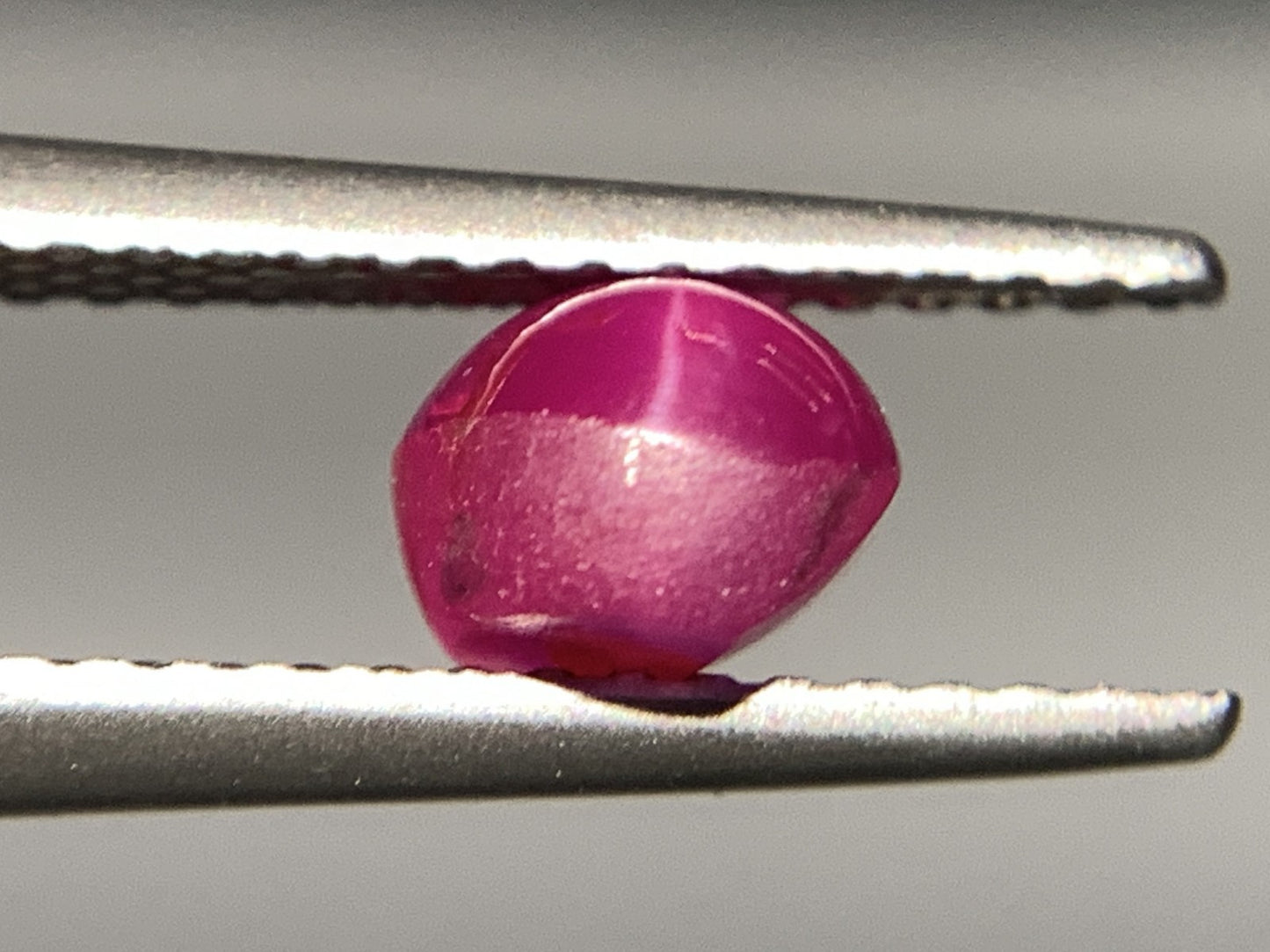 スタールビー 1.615ct 宝石ソーティング付き  6.4㎜×5.3㎜×4.3㎜  ルース（ 裸石 ） 3070Y