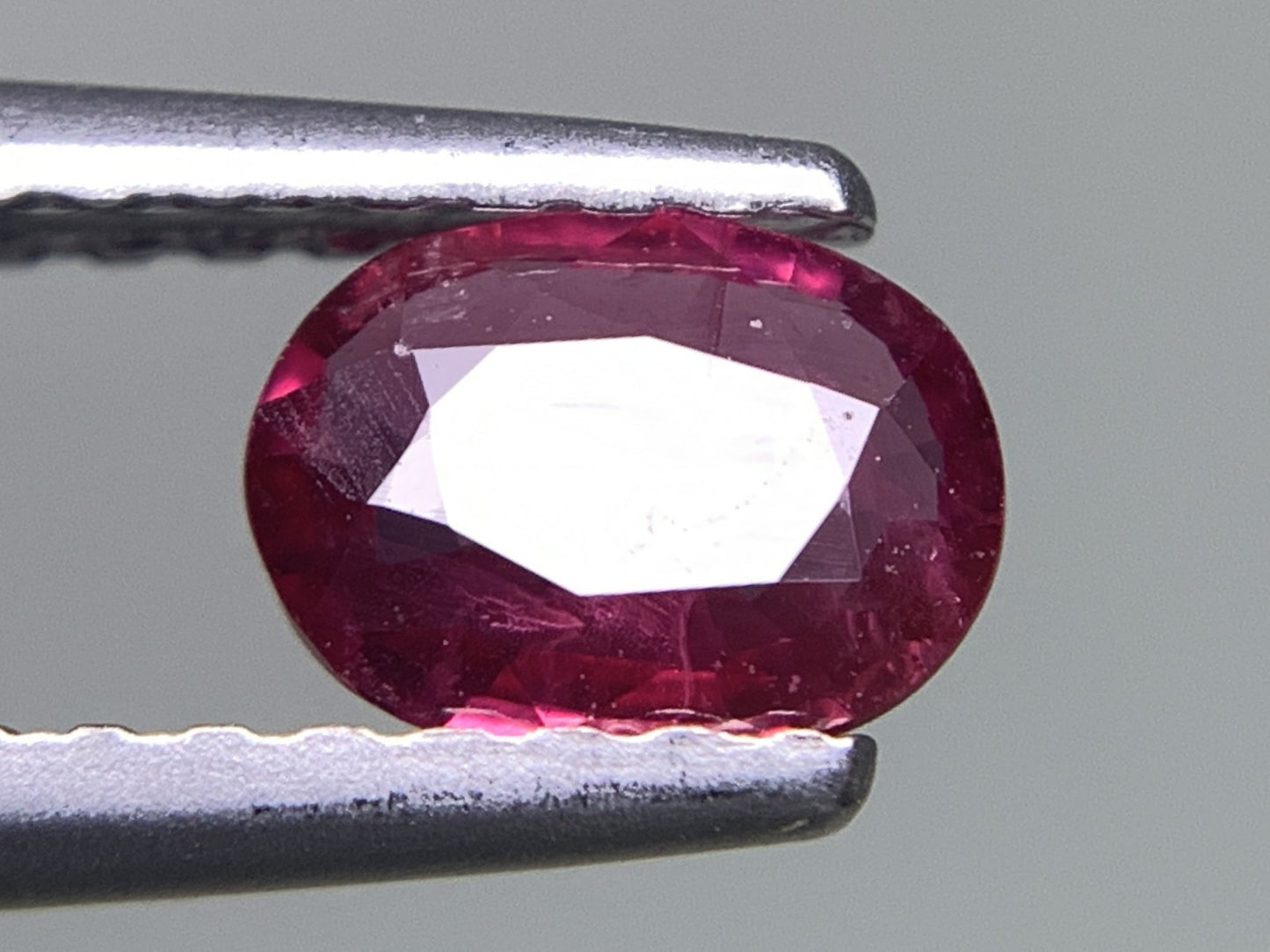 ルビー 天然 0.452ct 宝石ソーティング付き 5.7㎜×4.3㎜×1.7㎜ ルース（ 裸石 ） 8156Y
