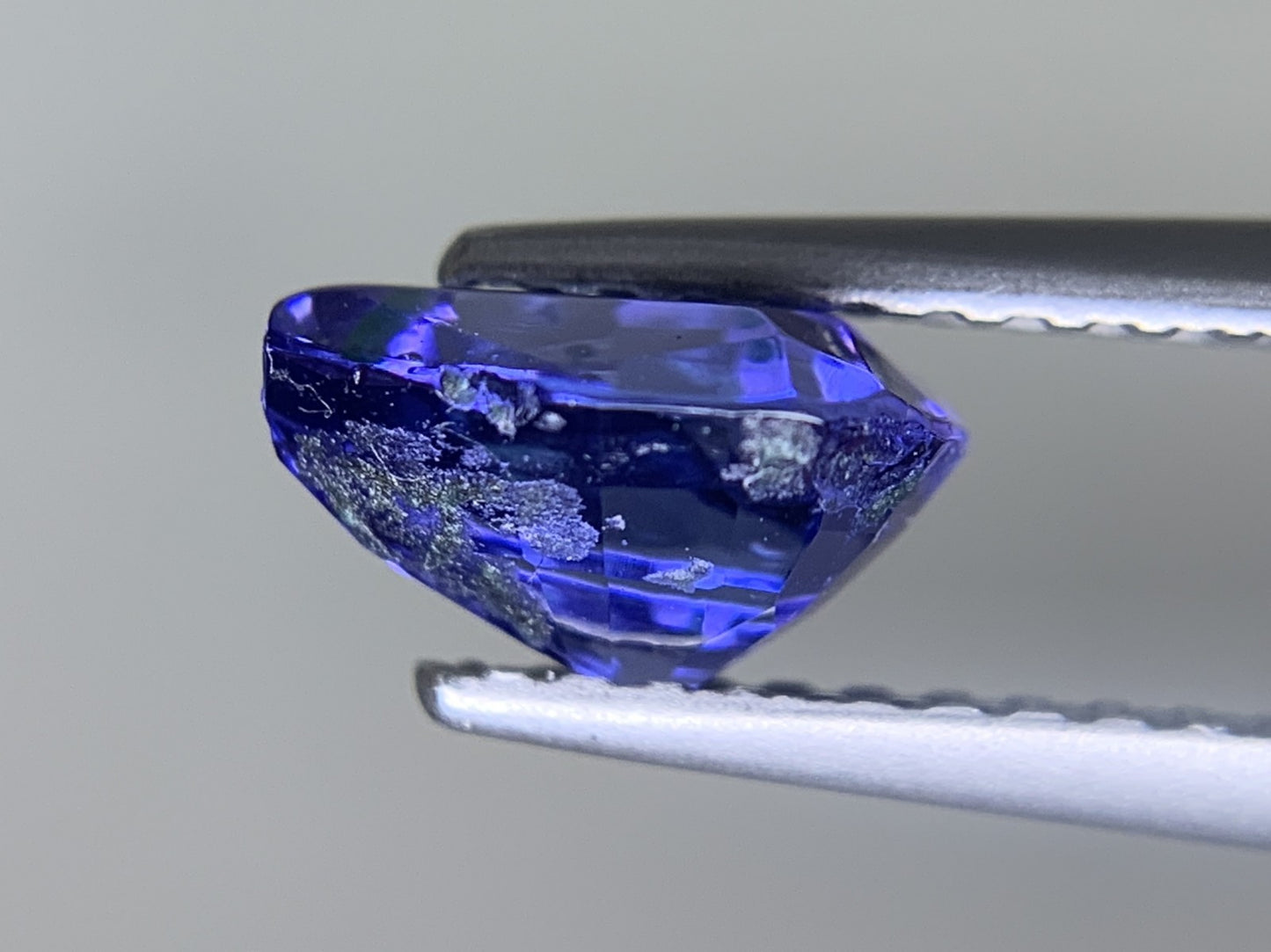 タンザナイト 1.212ct  宝石ソーティング付き  7.2㎜×7.0㎜×4.1㎜  ルース（ 裸石 ） 2150Y