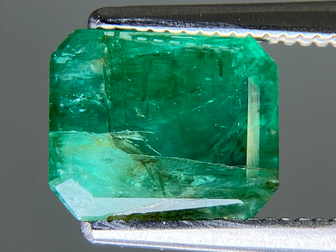 エメラルド 天然 2.157ct 宝石ソーティング付き 8.1㎜×6.8㎜×4.6㎜ ルース（ 裸石 ） 8069YY
