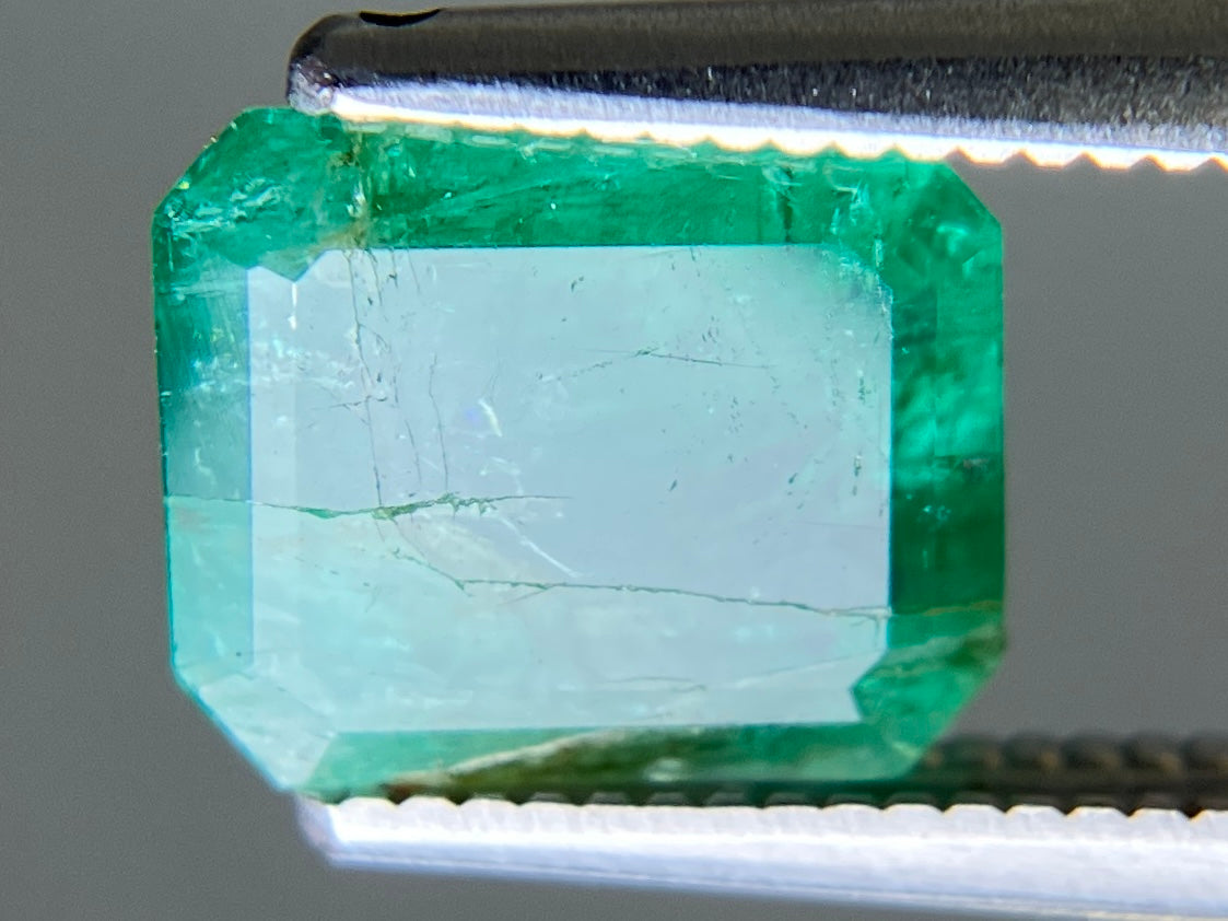 エメラルド 天然 2.157ct 宝石ソーティング付き 8.1㎜×6.8㎜×4.6㎜ ルース（ 裸石 ） 8069YY