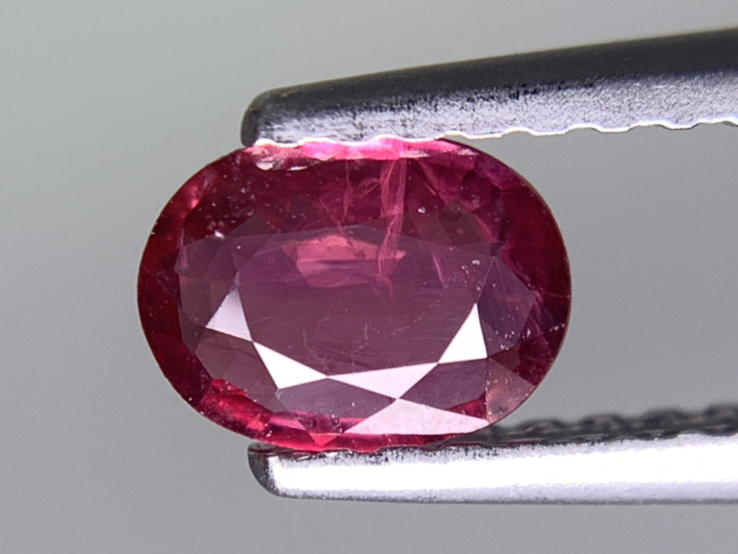 ルビー 天然 0.452ct 宝石ソーティング付き 5.7㎜×4.3㎜×1.7㎜ ルース（ 裸石 ） 8156Y