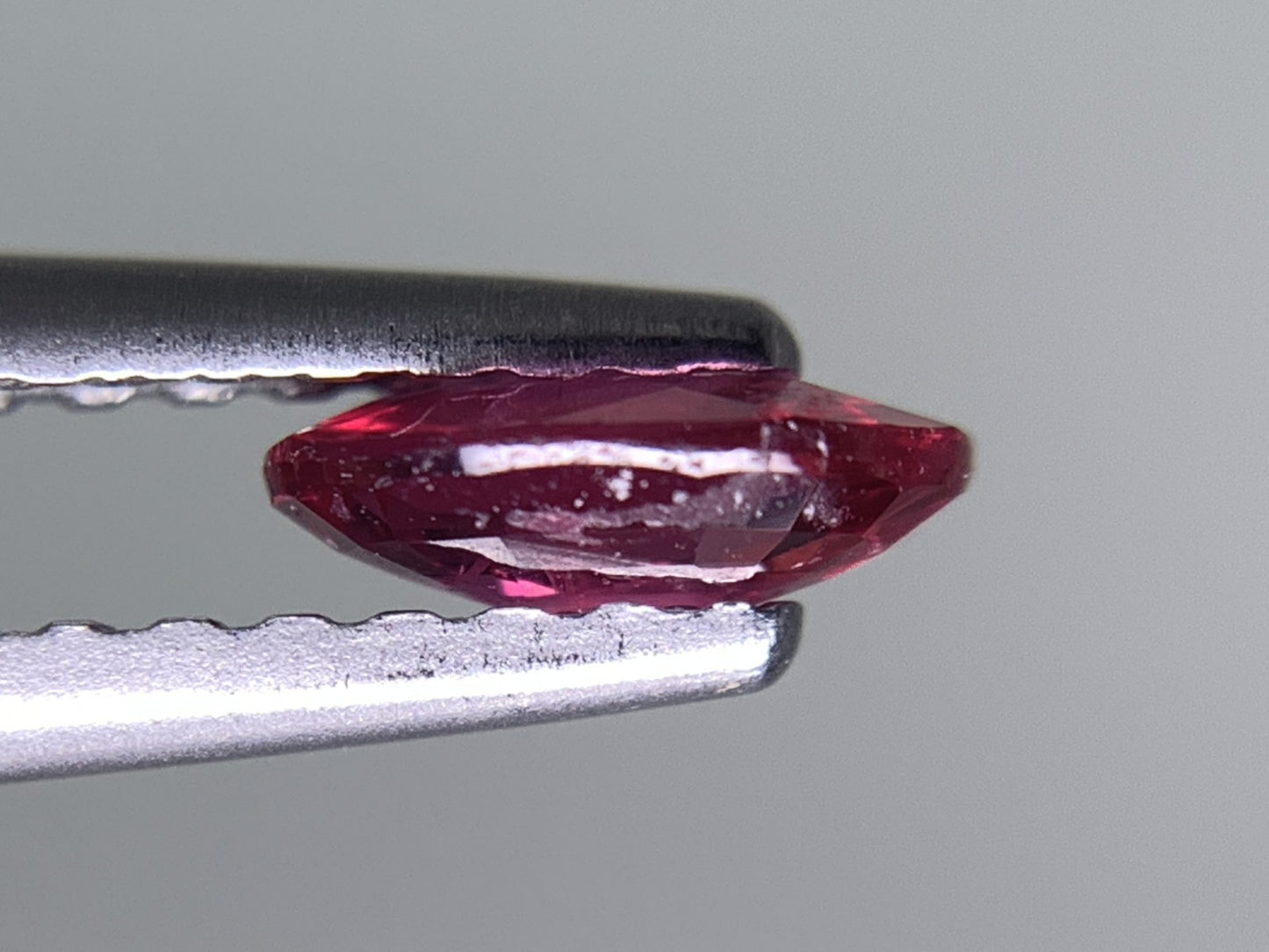 ルビー 天然 0.452ct 宝石ソーティング付き 5.7㎜×4.3㎜×1.7㎜ ルース（ 裸石 ） 8156Y