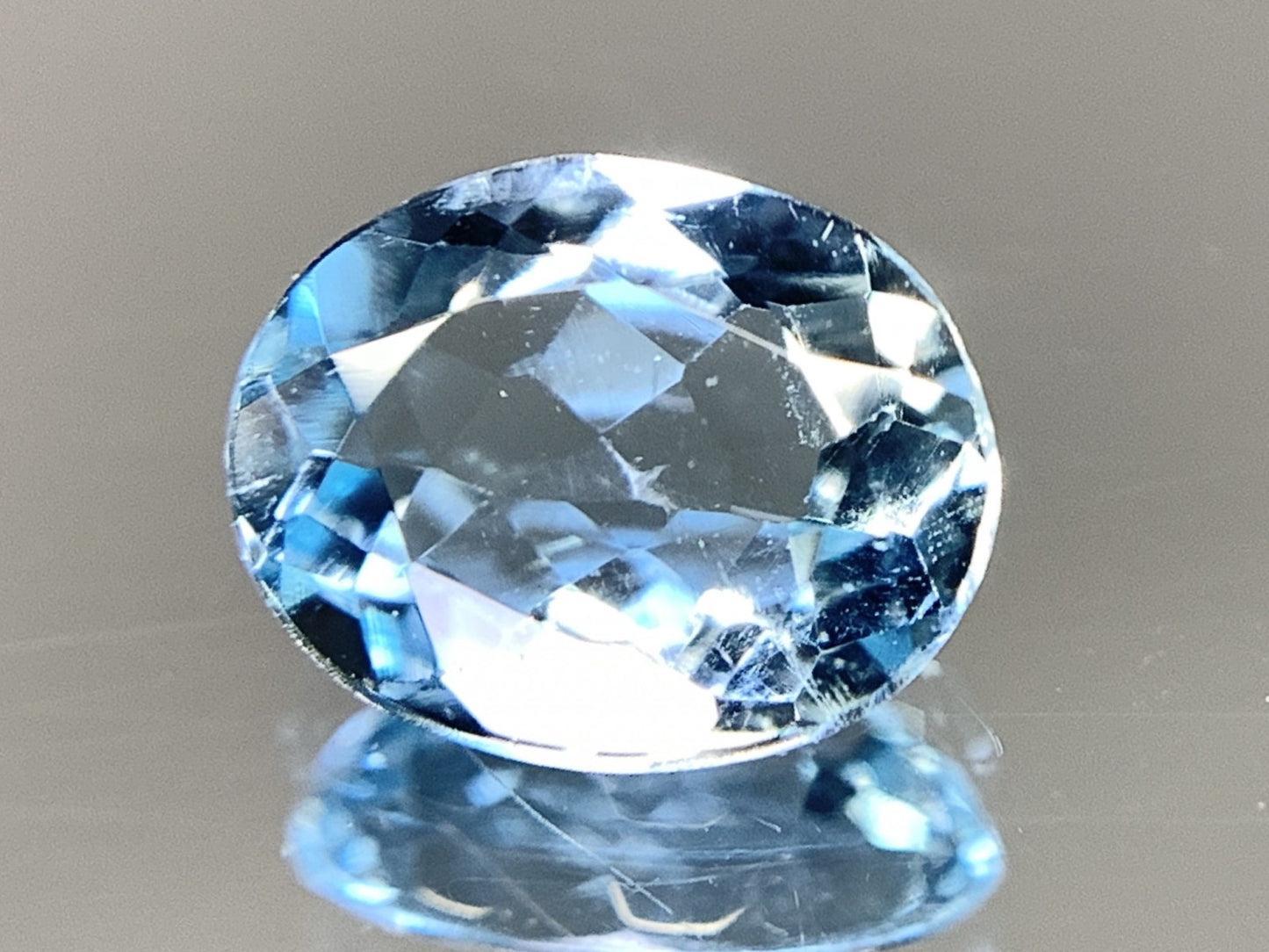 アクアマリン 天然 1.127ct 宝石ソーティング付き 8.1㎜×6.4㎜×3.4㎜ ルース（ 裸石 ） 6983Y