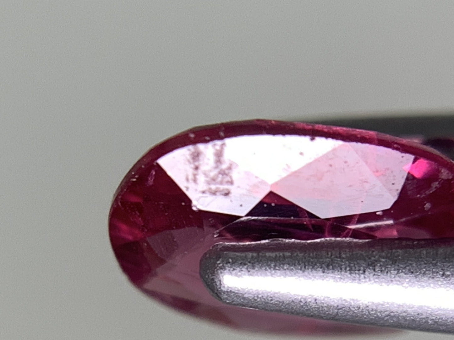 ルビー 天然 0.452ct 宝石ソーティング付き 5.7㎜×4.3㎜×1.7㎜ ルース（ 裸石 ） 8156Y
