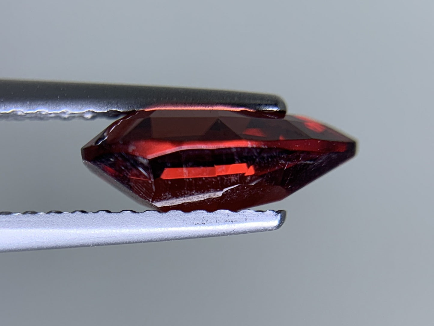 ガーネット 天然  2.057ct  宝石ソーティング付き  10.0㎜×6.7㎜×3.8㎜ ルース（ 裸石 ）  6317Y
