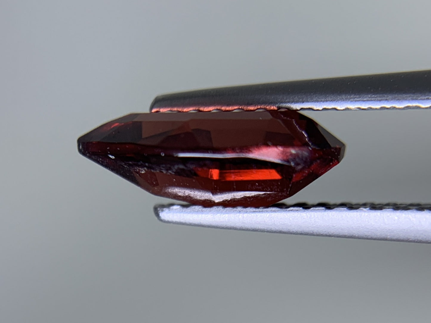 ガーネット 天然  2.057ct  宝石ソーティング付き  10.0㎜×6.7㎜×3.8㎜ ルース（ 裸石 ）  6317Y