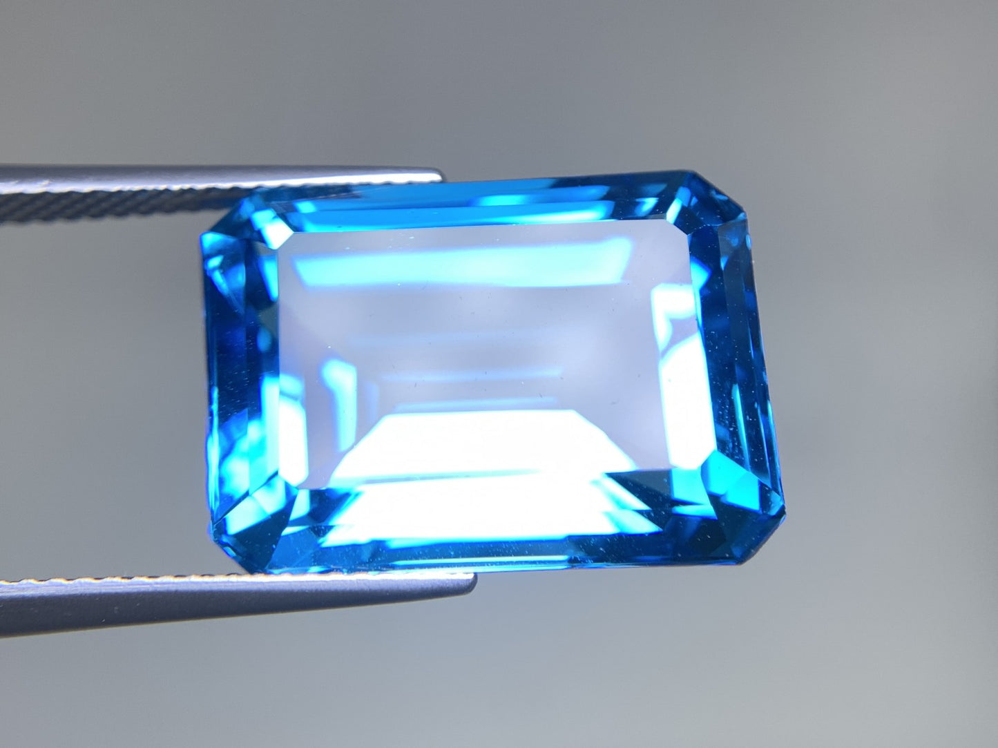 ブルートパーズ 29.926ct 宝石ソーティング付き  20.0㎜×14.8㎜×9.8㎜  ルース（ 裸石 ） 3136Y
