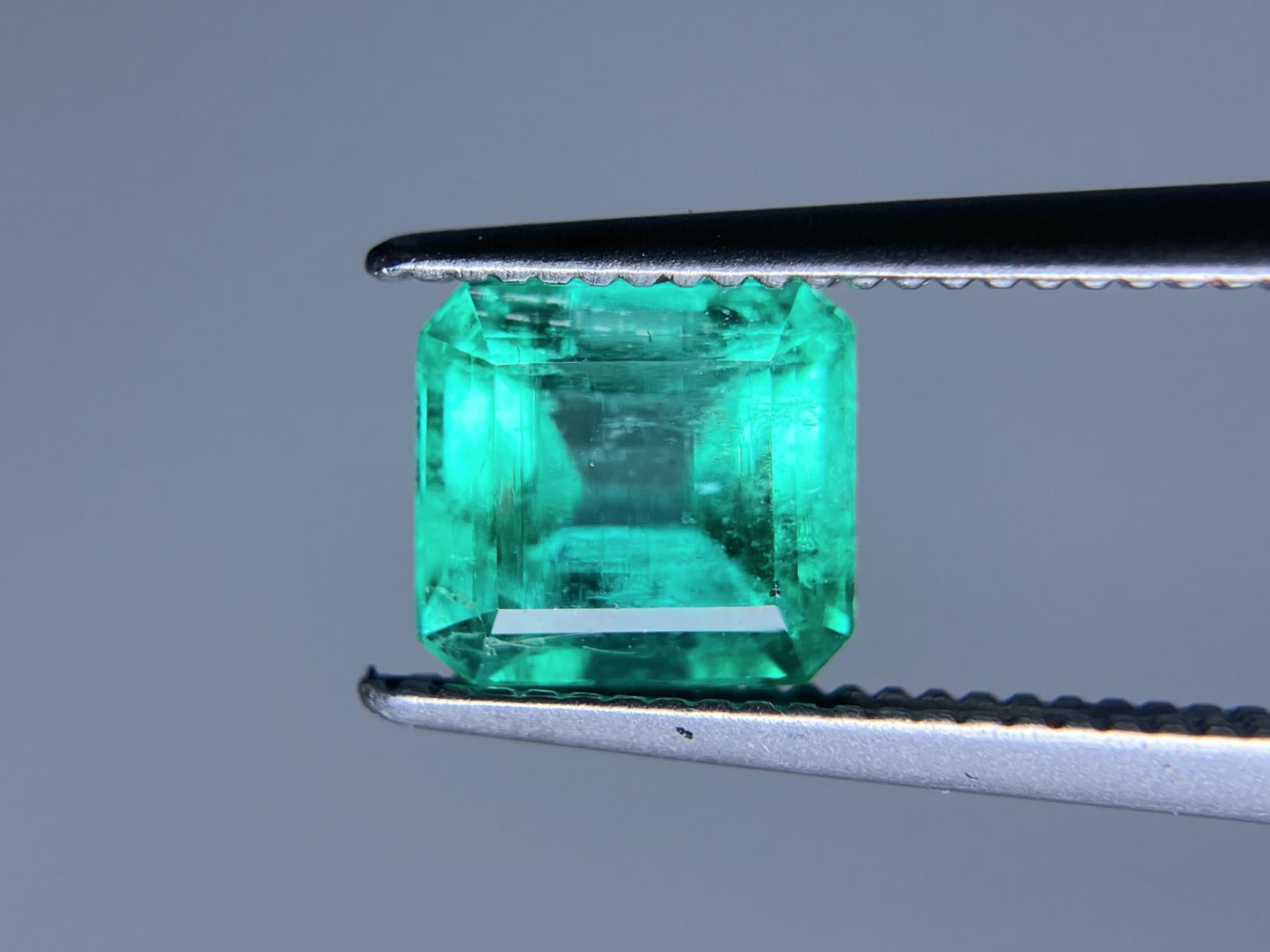 エメラルド 1.133ct 中央宝石ソーティング付き 6.22㎜×5.81㎜×4.54㎜ ルース（ 裸石 ） 3436S