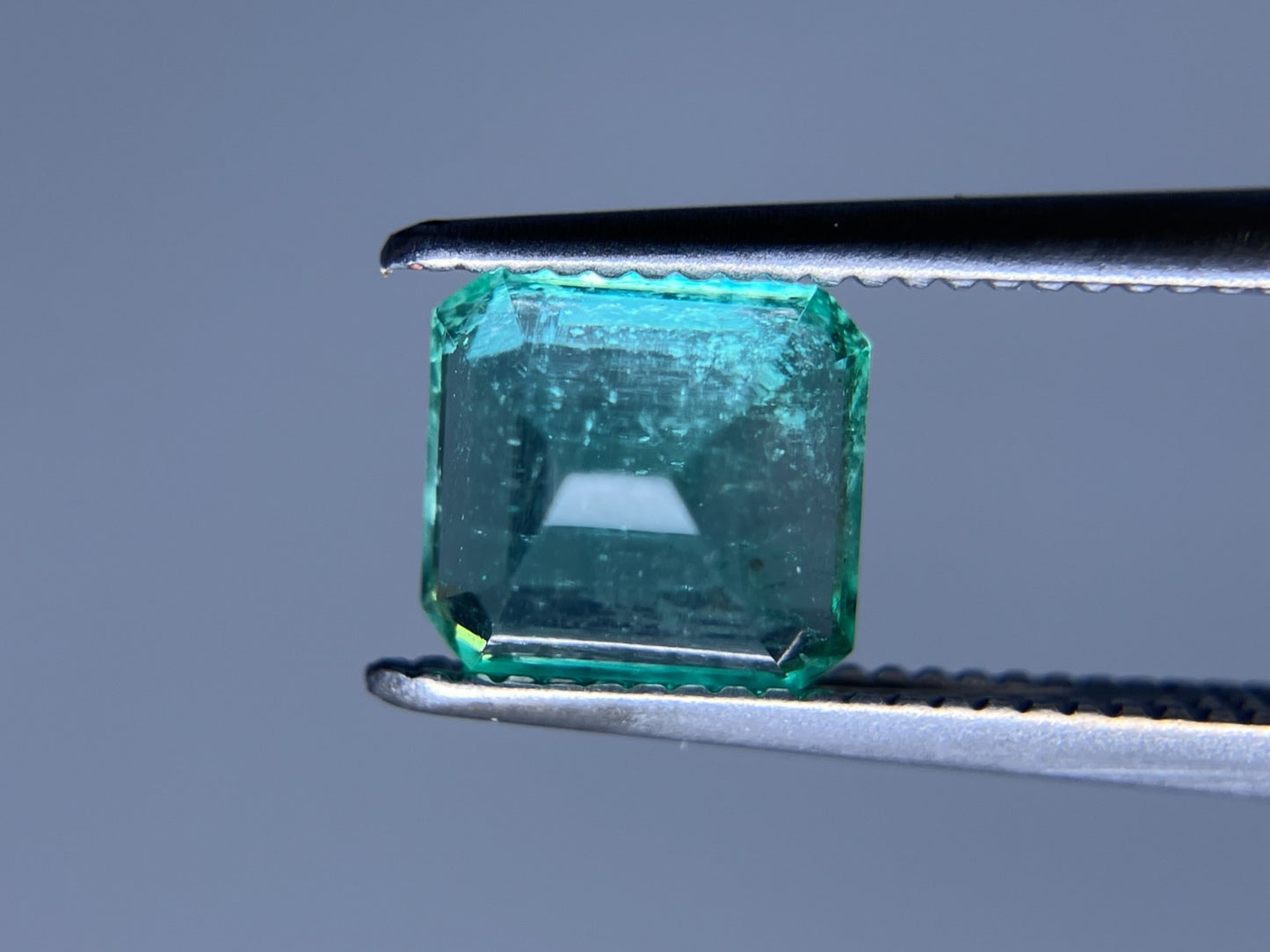 エメラルド 1.133ct 中央宝石ソーティング付き 6.22㎜×5.81㎜×4.54㎜ ルース（ 裸石 ） 3436S
