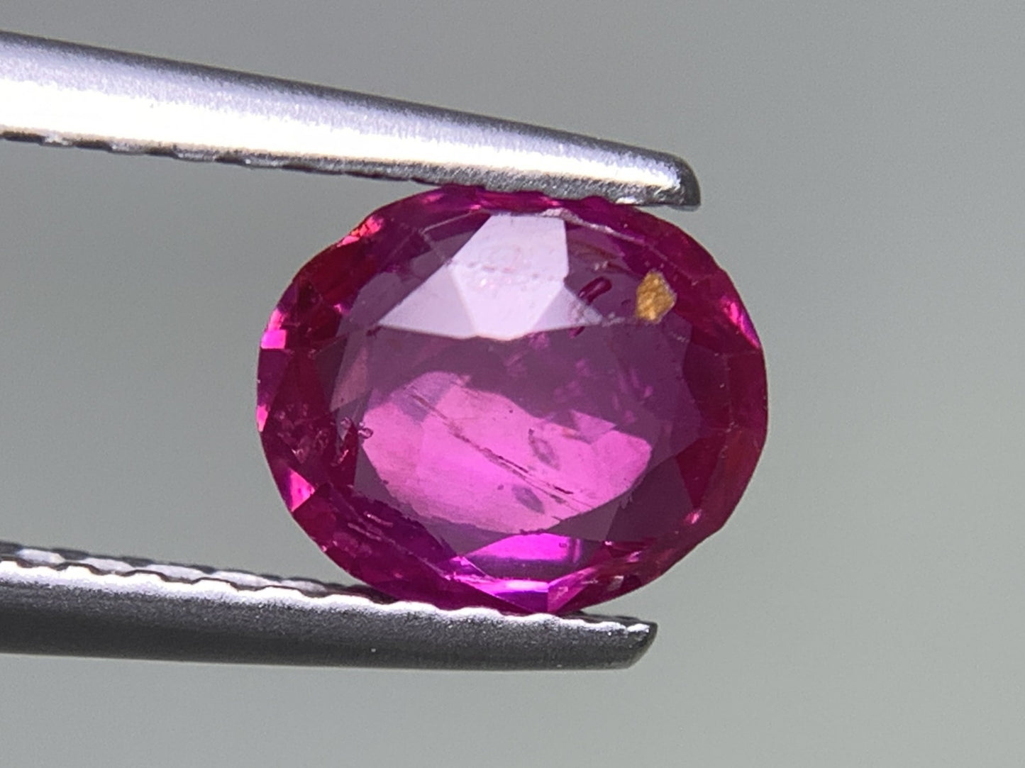 ルビー 天然 0.867ct 宝石ソーティング付き 6.5㎜×5.6㎜×2.5㎜ ルース（ 裸石 ） 8220Y
