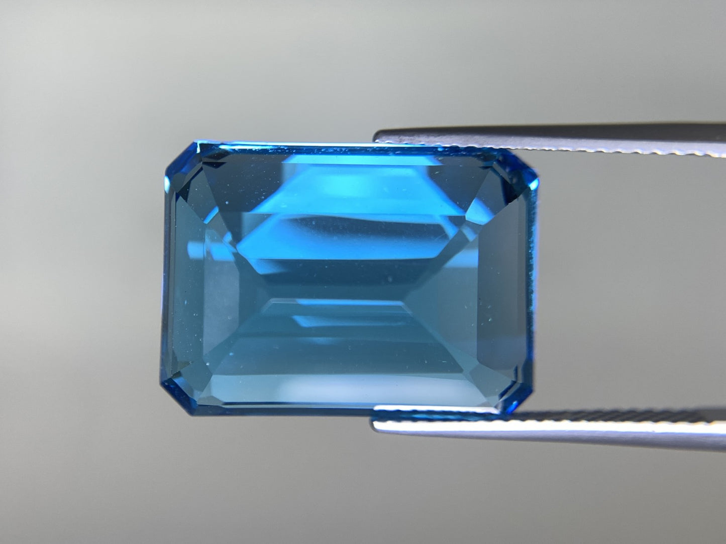ブルートパーズ 29.926ct 宝石ソーティング付き  20.0㎜×14.8㎜×9.8㎜  ルース（ 裸石 ） 3136Y