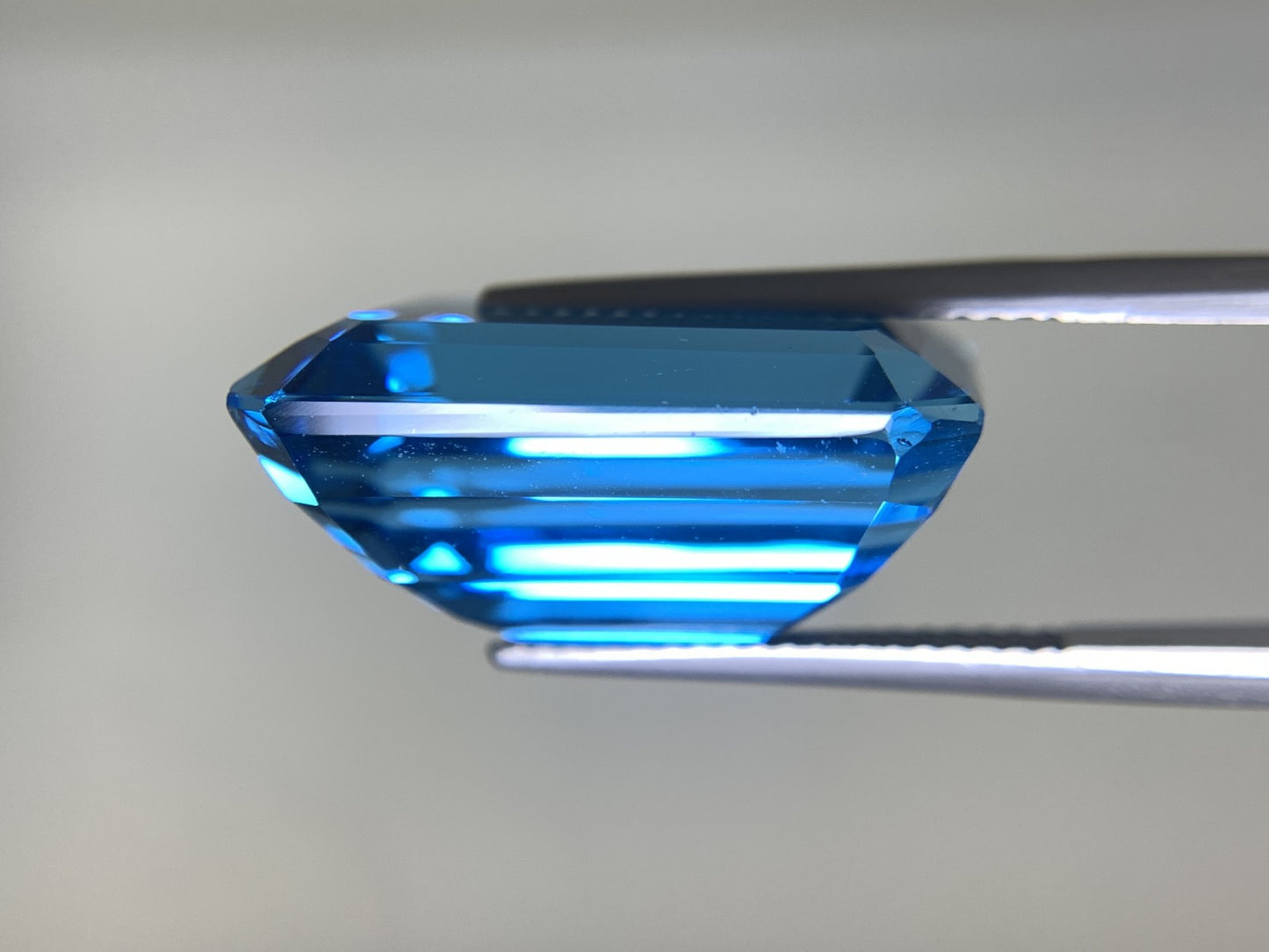 ブルートパーズ 29.926ct 宝石ソーティング付き  20.0㎜×14.8㎜×9.8㎜  ルース（ 裸石 ） 3136Y