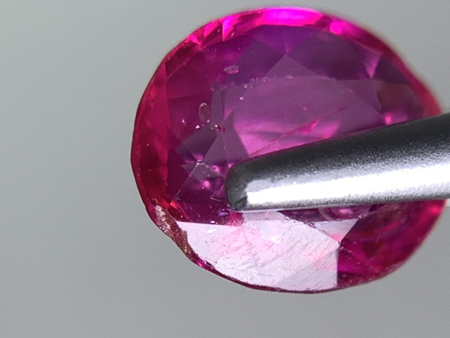 ルビー 天然 0.867ct 宝石ソーティング付き 6.5㎜×5.6㎜×2.5㎜ ルース（ 裸石 ） 8220Y