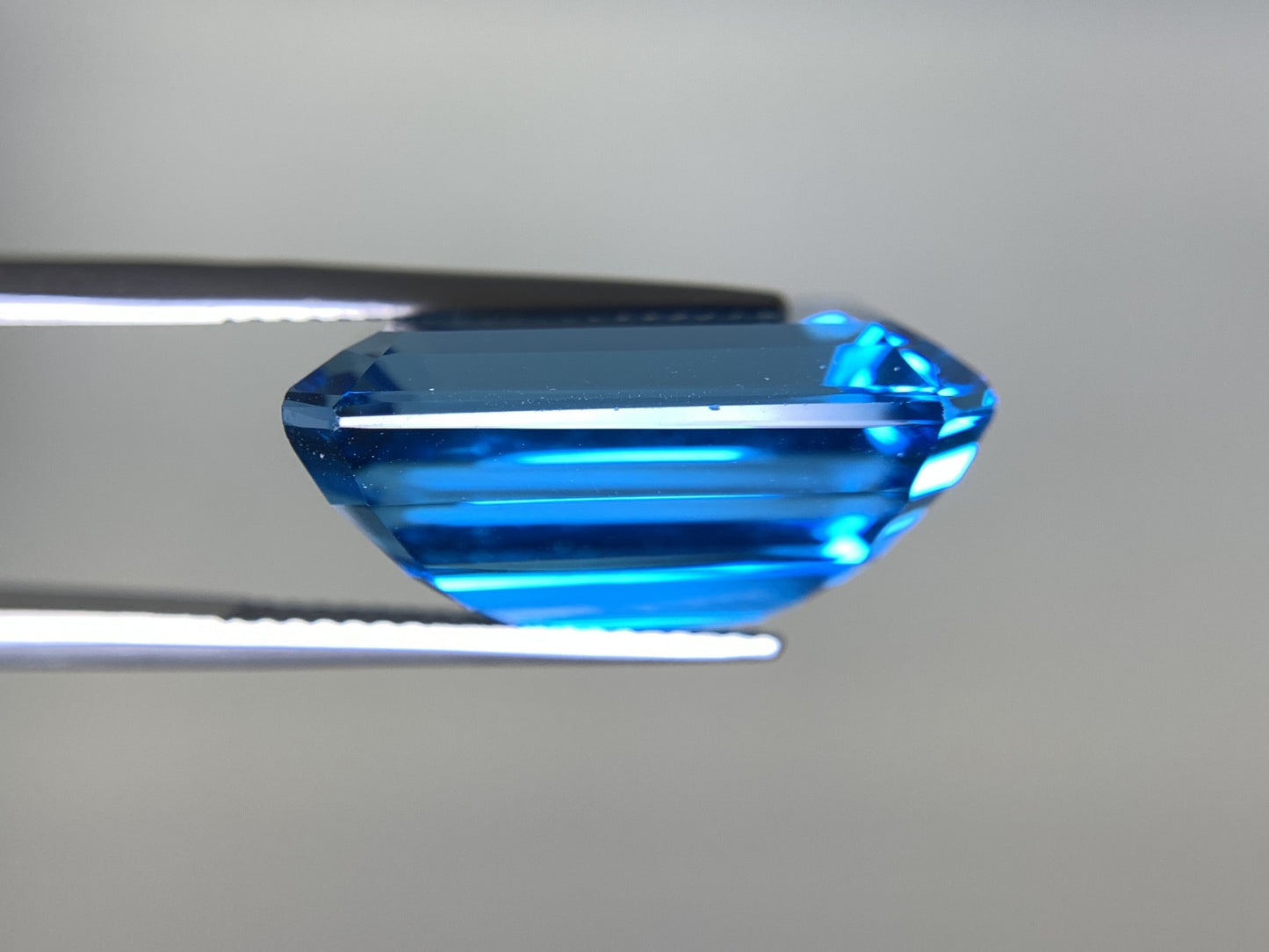 ブルートパーズ 29.926ct 宝石ソーティング付き  20.0㎜×14.8㎜×9.8㎜  ルース（ 裸石 ） 3136Y