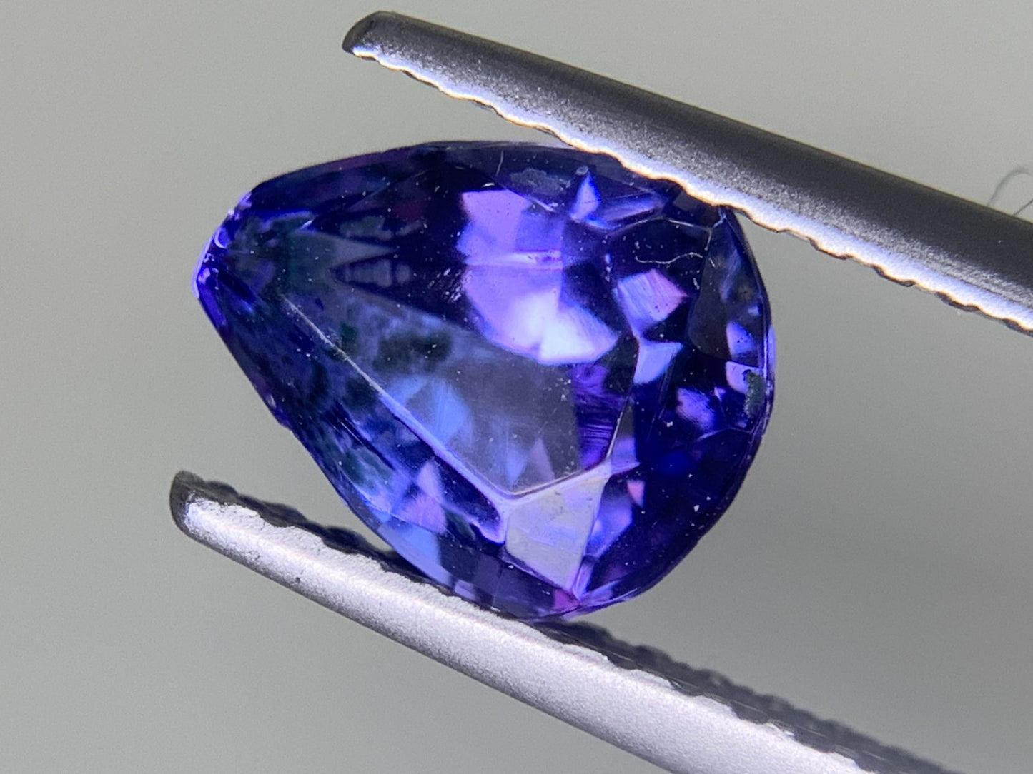 タンザナイト 1.212ct  宝石ソーティング付き  7.2㎜×7.0㎜×4.1㎜  ルース（ 裸石 ） 2150Y