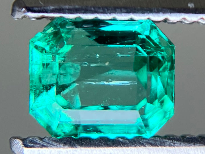 エメラルド 天然 0.542ct 宝石ソーティング付き 4.9㎜×4.0㎜×3.2㎜ ルース（ 裸石 ） 8068YY
