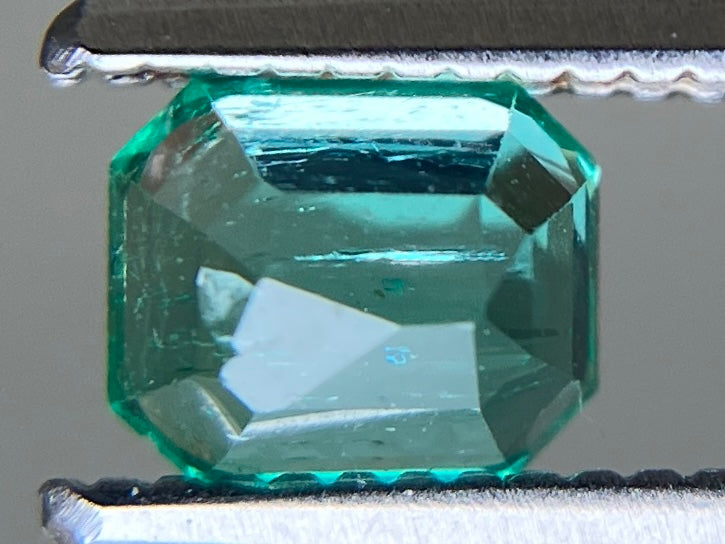 エメラルド 天然 0.542ct 宝石ソーティング付き 4.9㎜×4.0㎜×3.2㎜ ルース（ 裸石 ） 8068YY