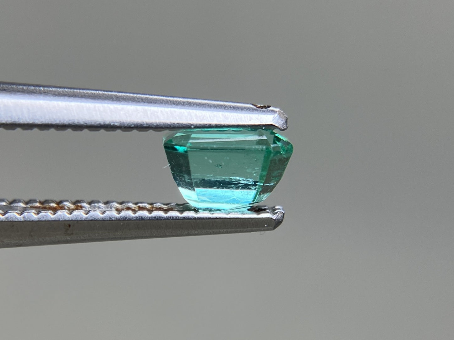 エメラルド 天然 0.542ct 宝石ソーティング付き 4.9㎜×4.0㎜×3.2㎜ ルース（ 裸石 ） 8068YY